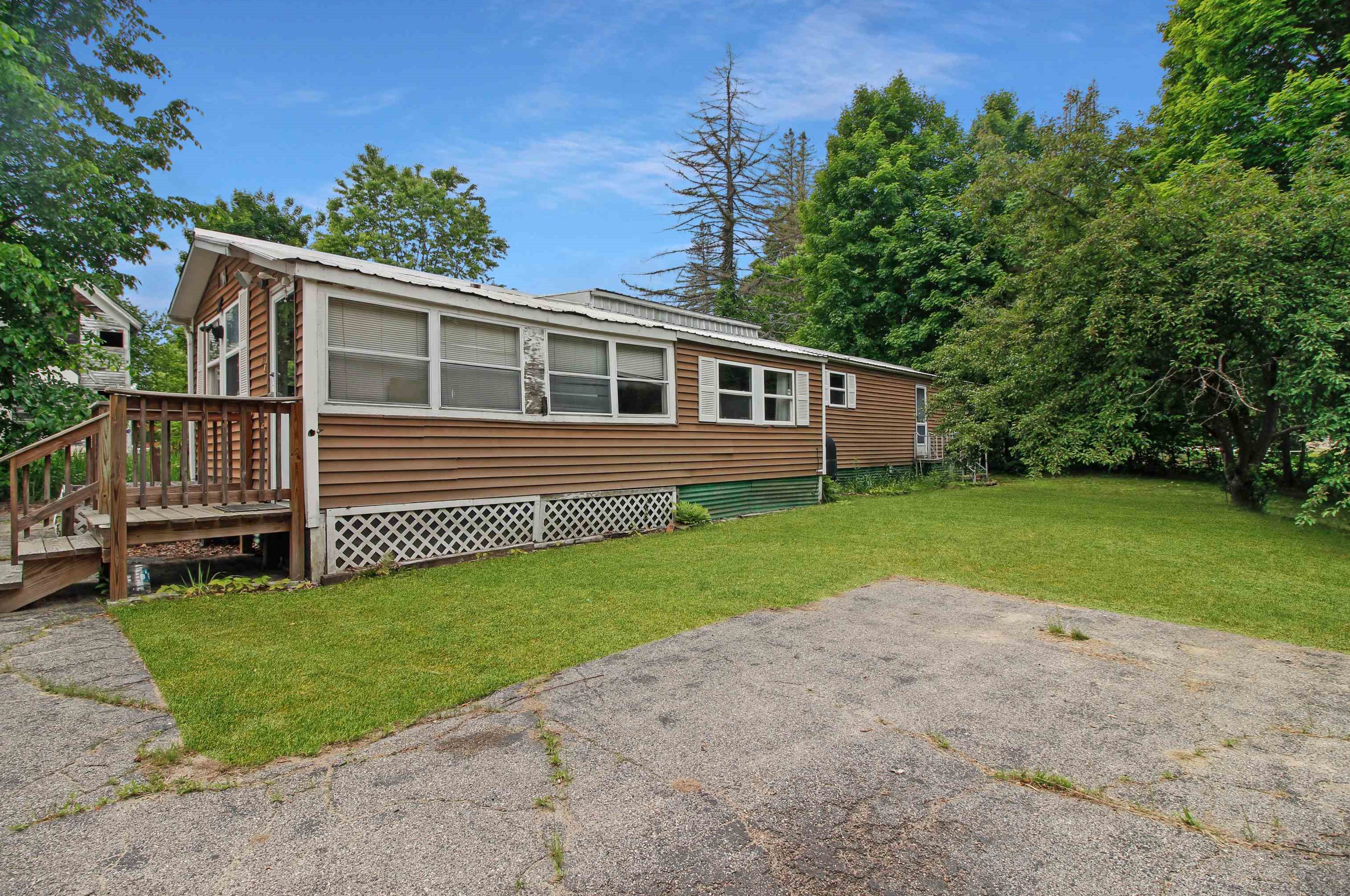 53 Pleasant St, Conway, NH 03818