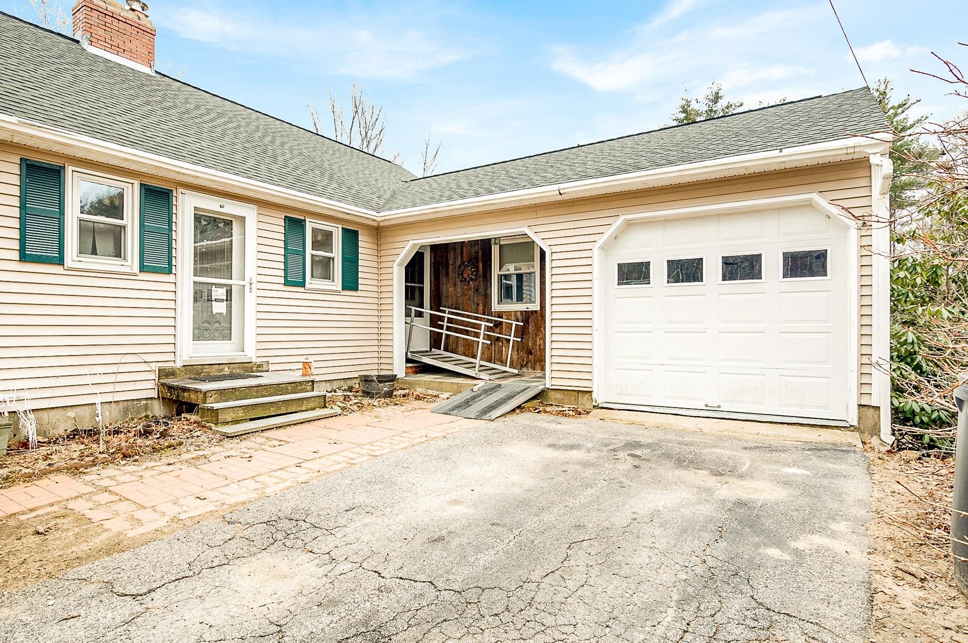 78 Gebig Rd, Nottingham, NH 03290