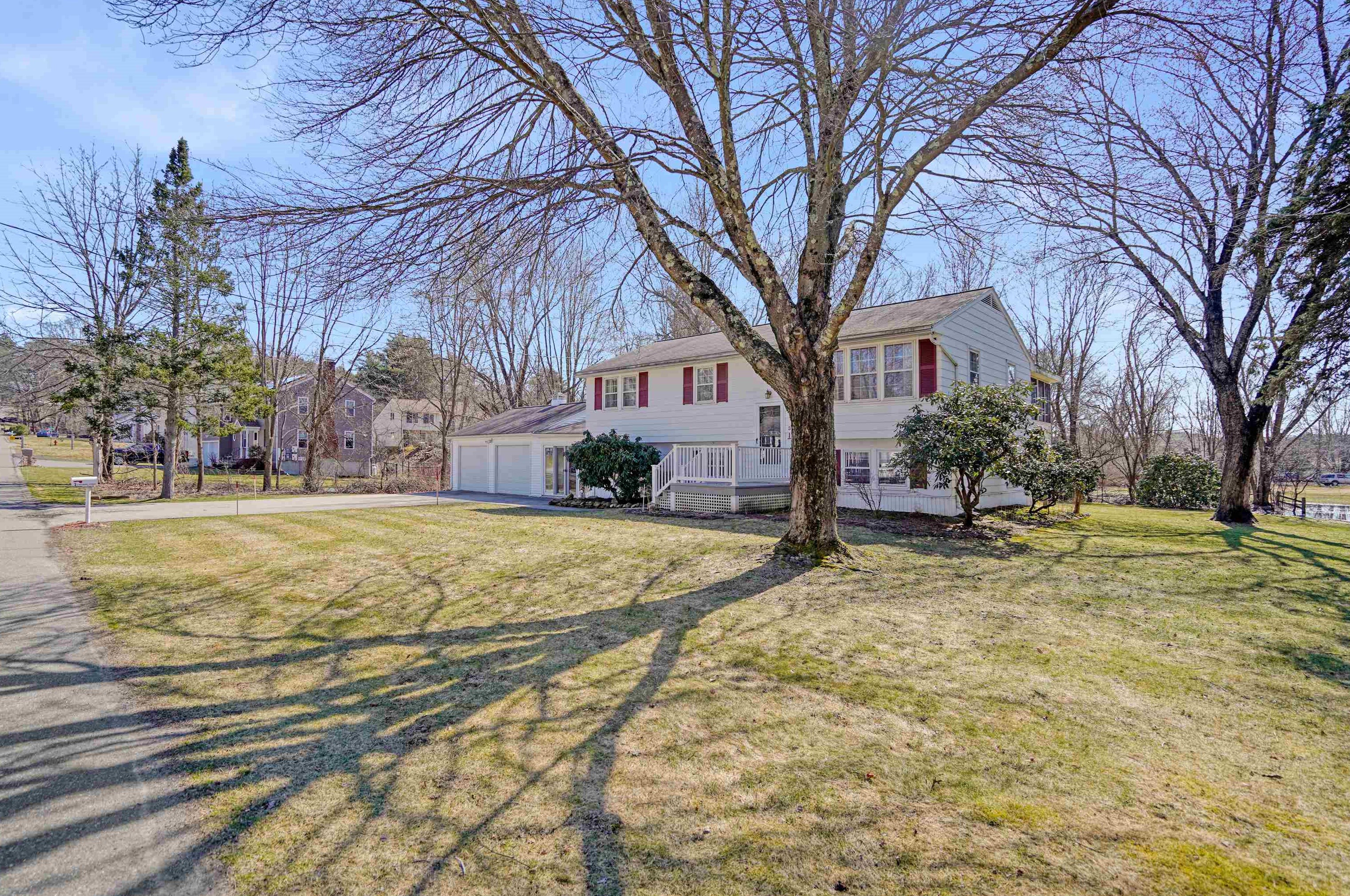 3 Kingsbury St, Derry, NH 03038
