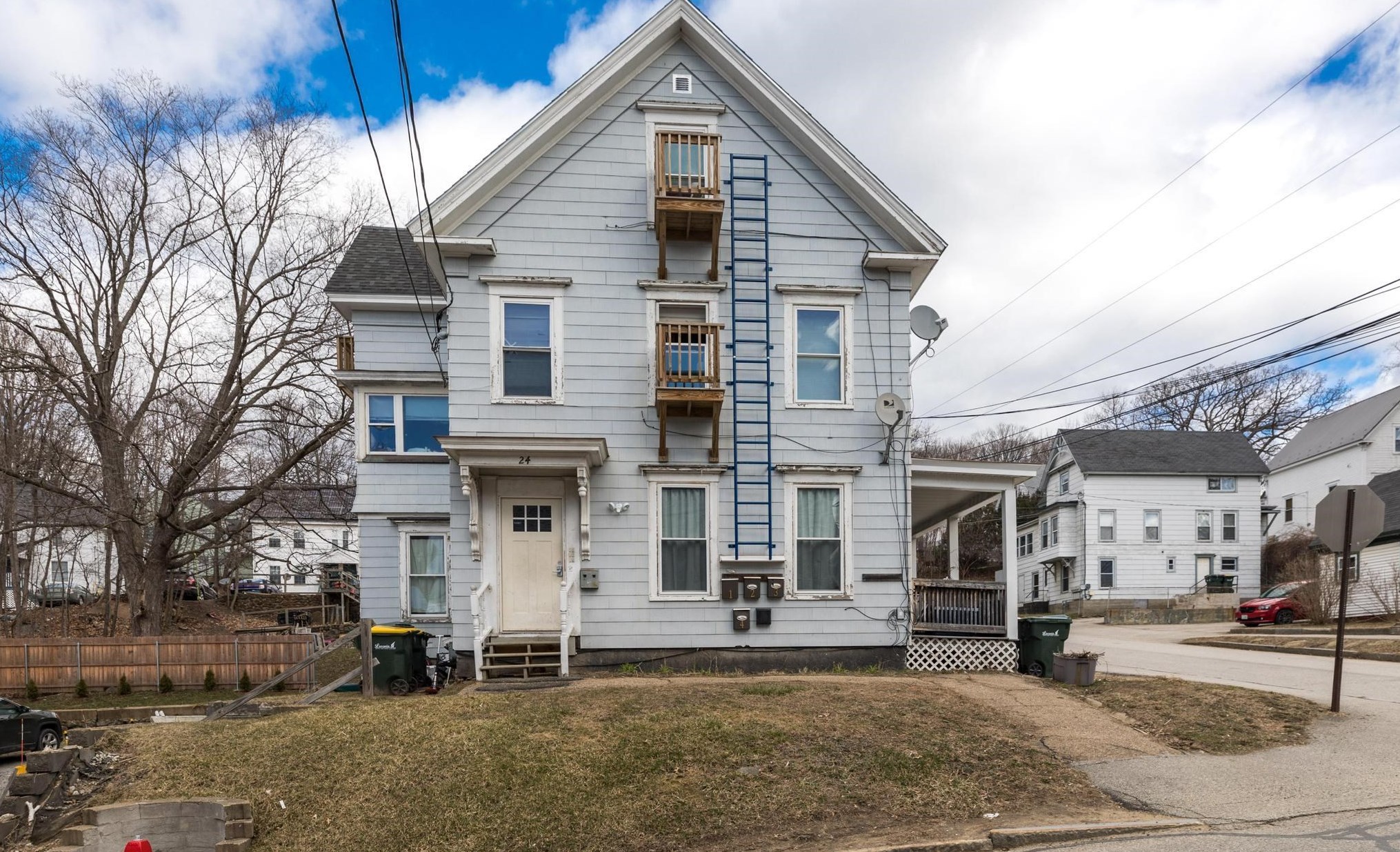 24 Baldwin St, Laconia, NH 03246-3571