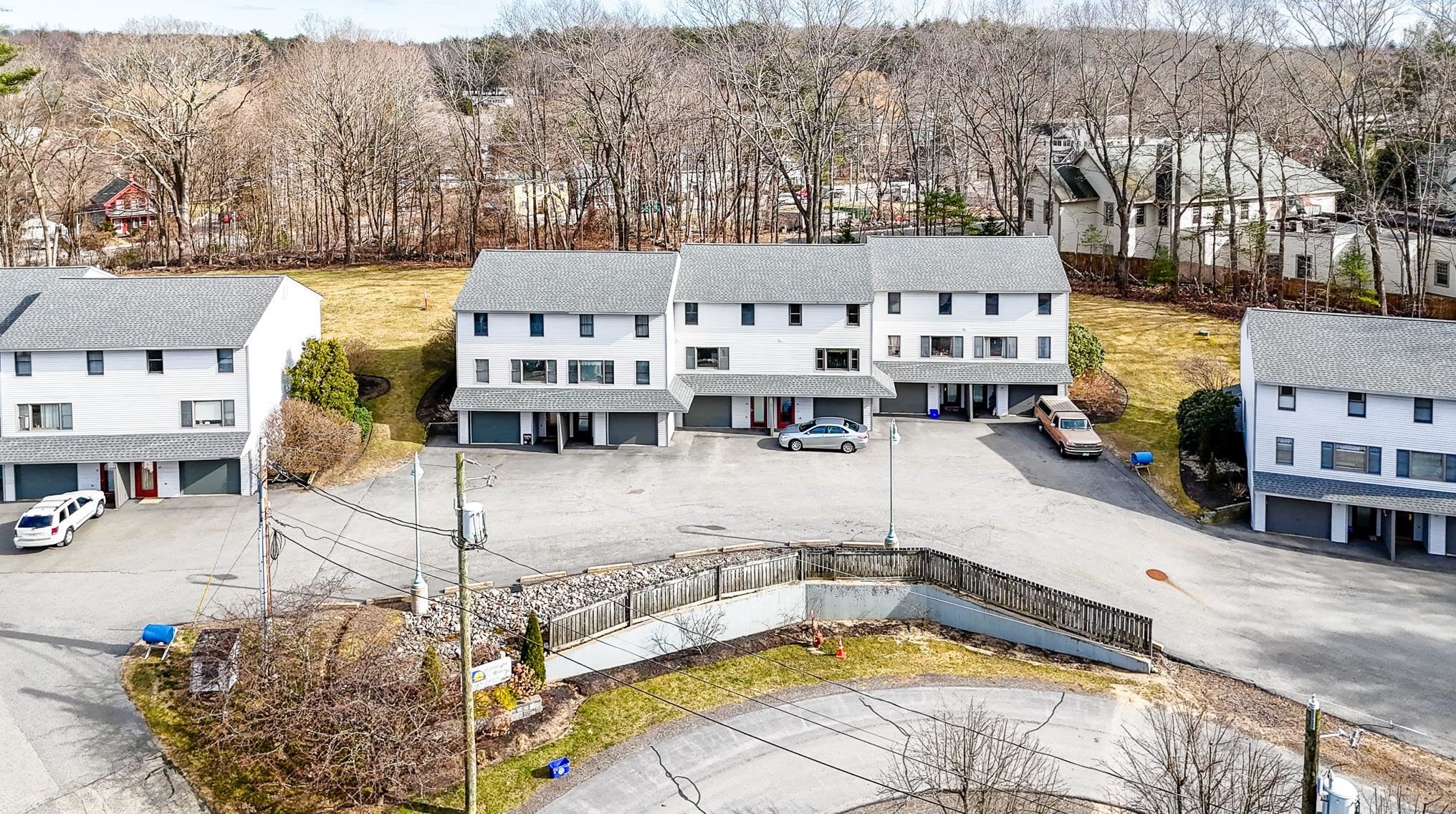 23 Moonlight Dr, Newmarket, NH 03857-1825