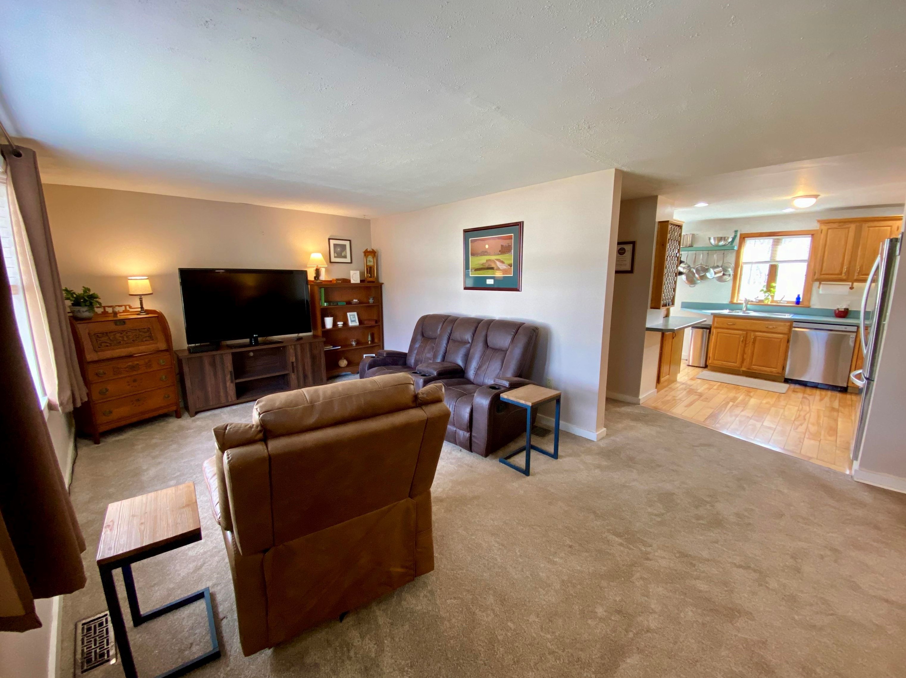4 Lilac Ave, Lebanon, NH 03766