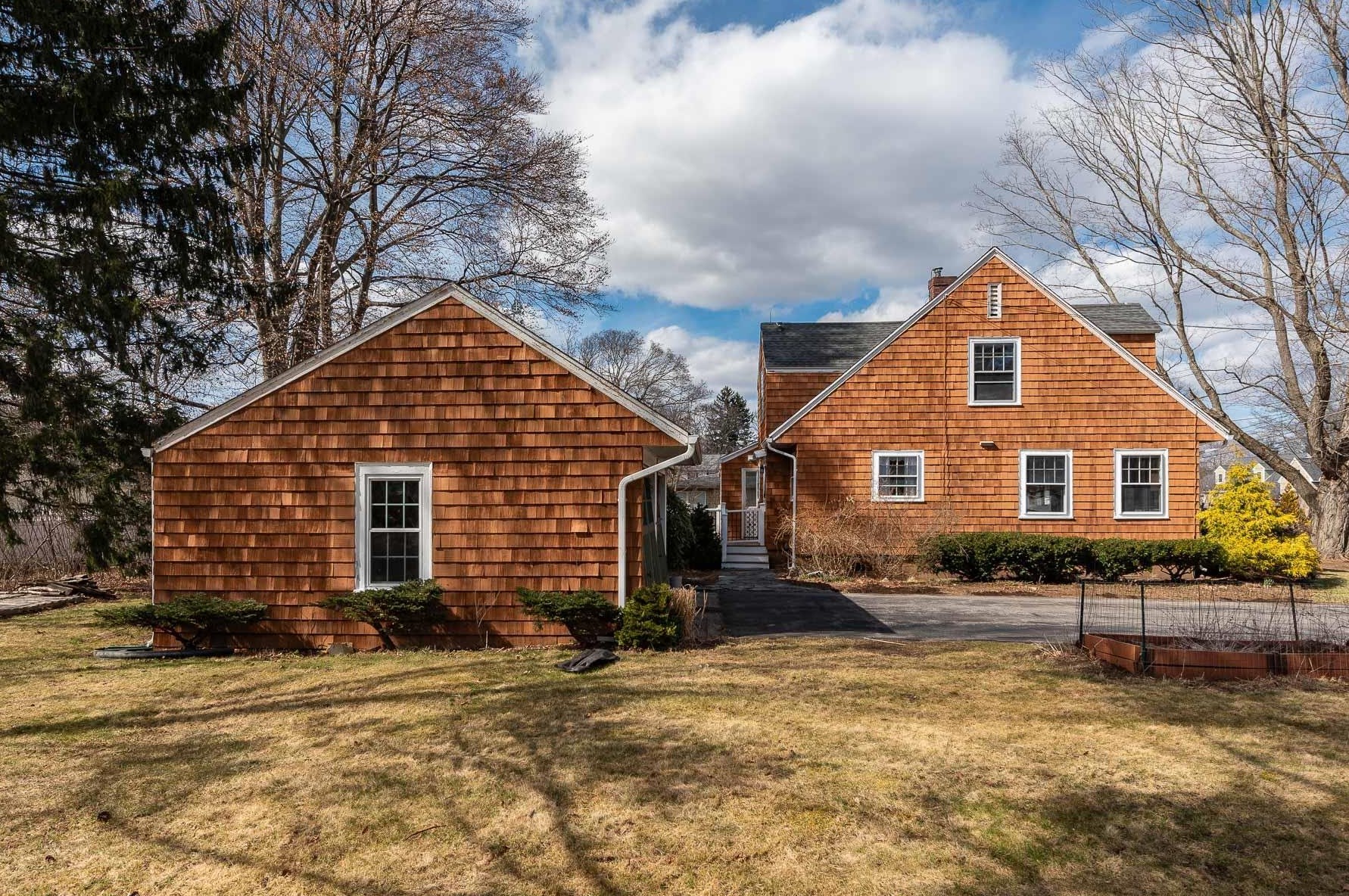 5 Longmeadow Rd, Dover NH  03820-4210 exterior