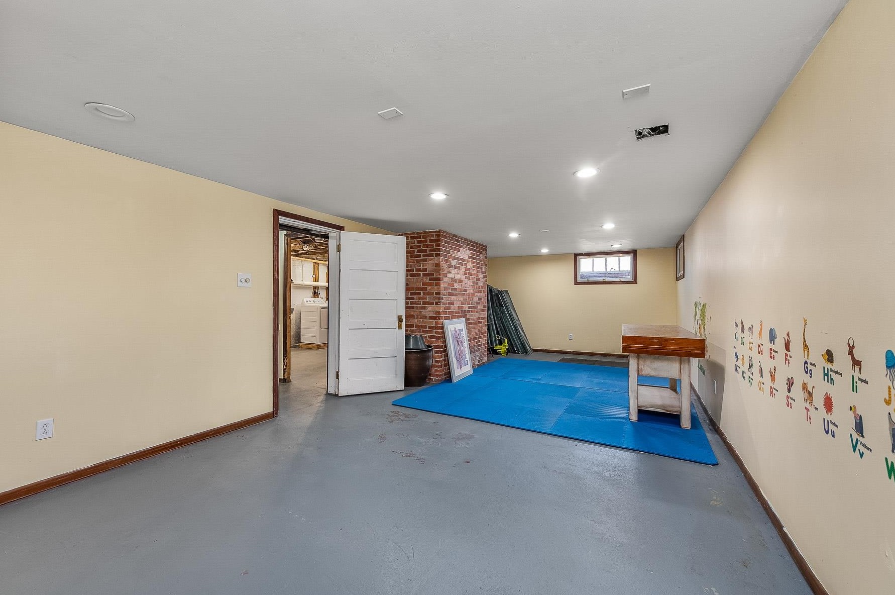 5 Longmeadow Rd, Dover NH  03820-4210 exterior