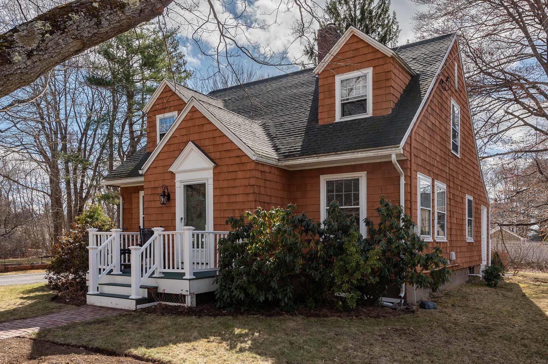 5 Longmeadow Rd, Dover NH  03820-4210 exterior