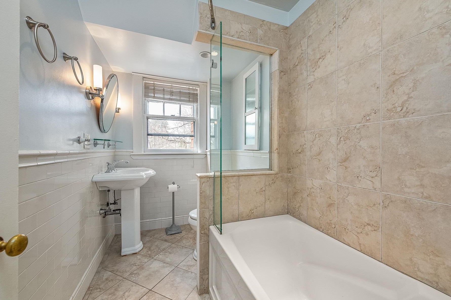 5 Longmeadow Rd, Dover NH  03820-4210 exterior