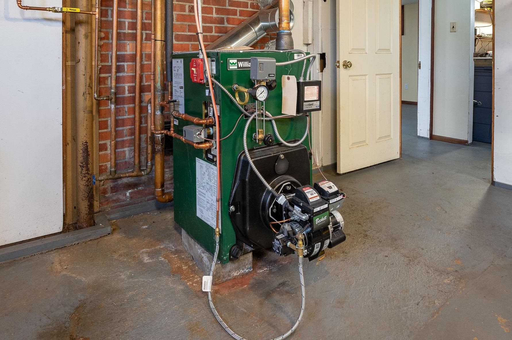 5 Longmeadow Rd, Dover NH  03820-4210 exterior