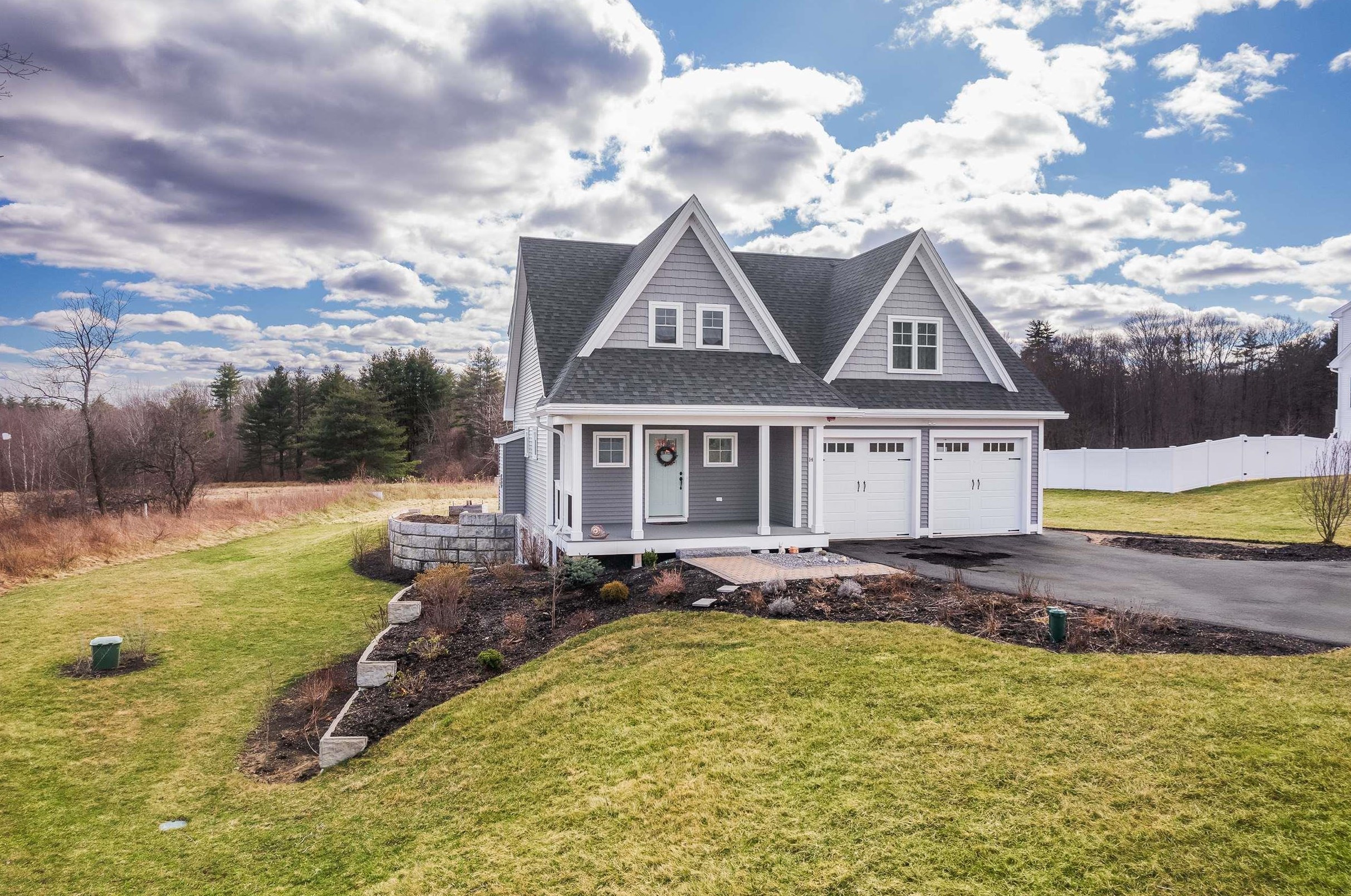 14 Whittaker Dr, Stratham, NH 03885