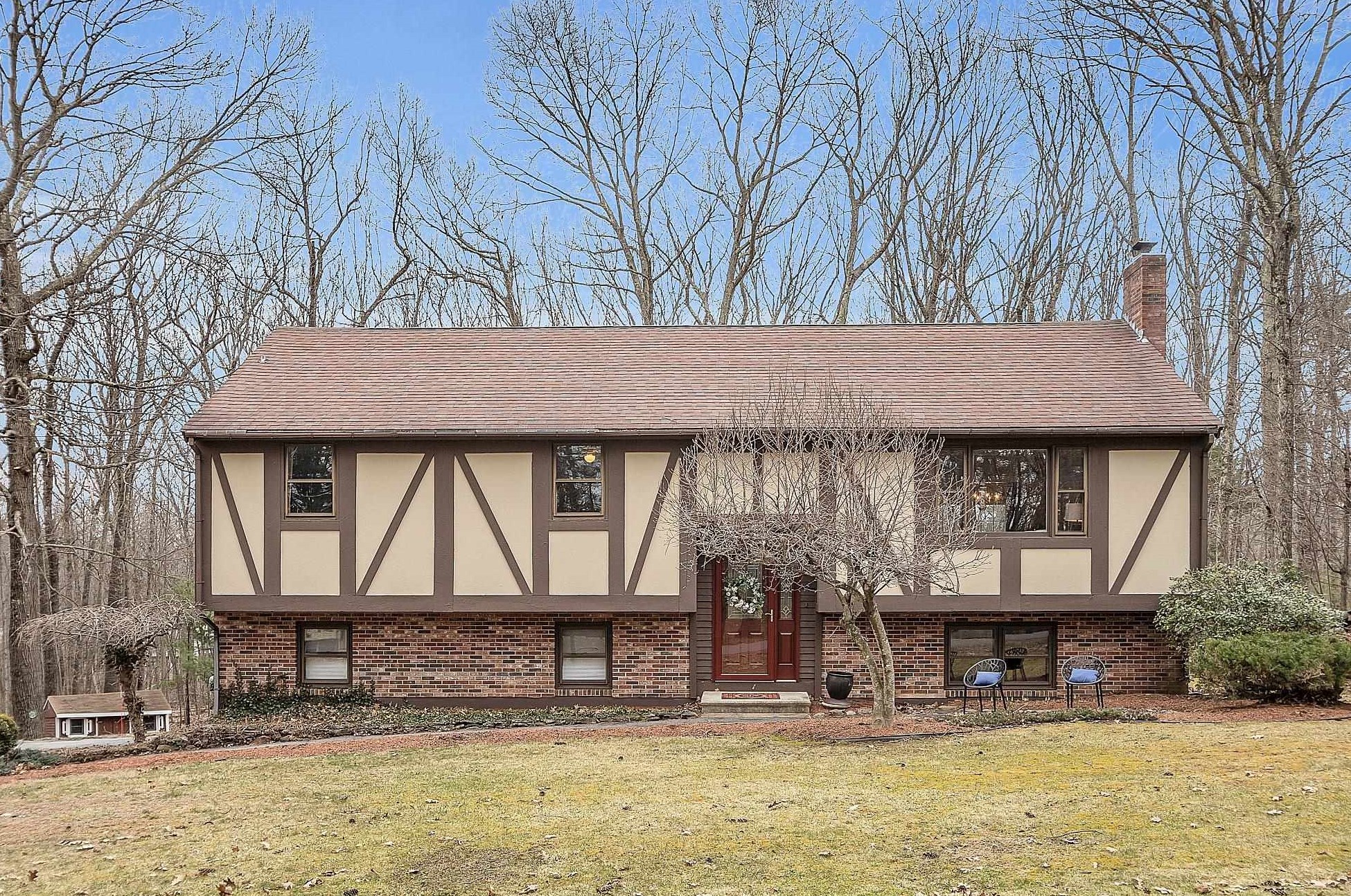 16 Amberwood Dr, Atkinson, NH 03811