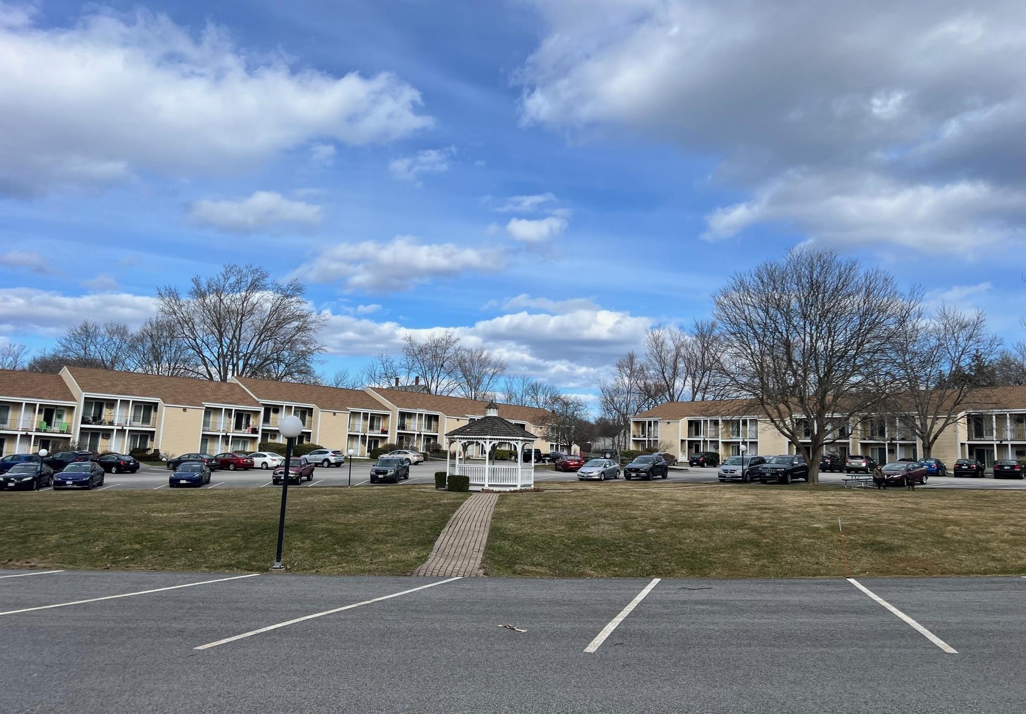 804 Cocheco Ct, Dover NH 03820-4818 exterior