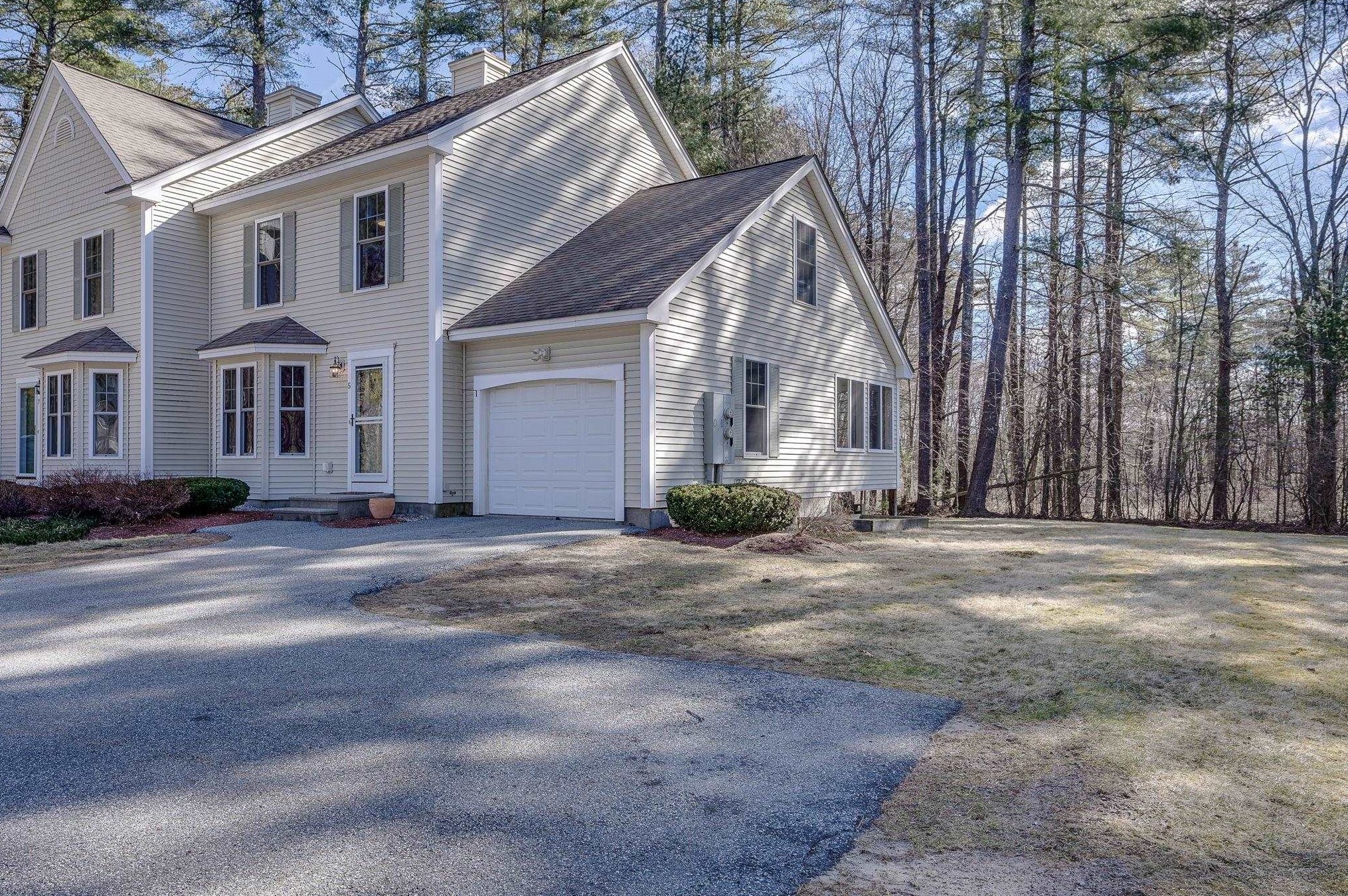 5 Deerwood Dr, Amherst, NH 03031