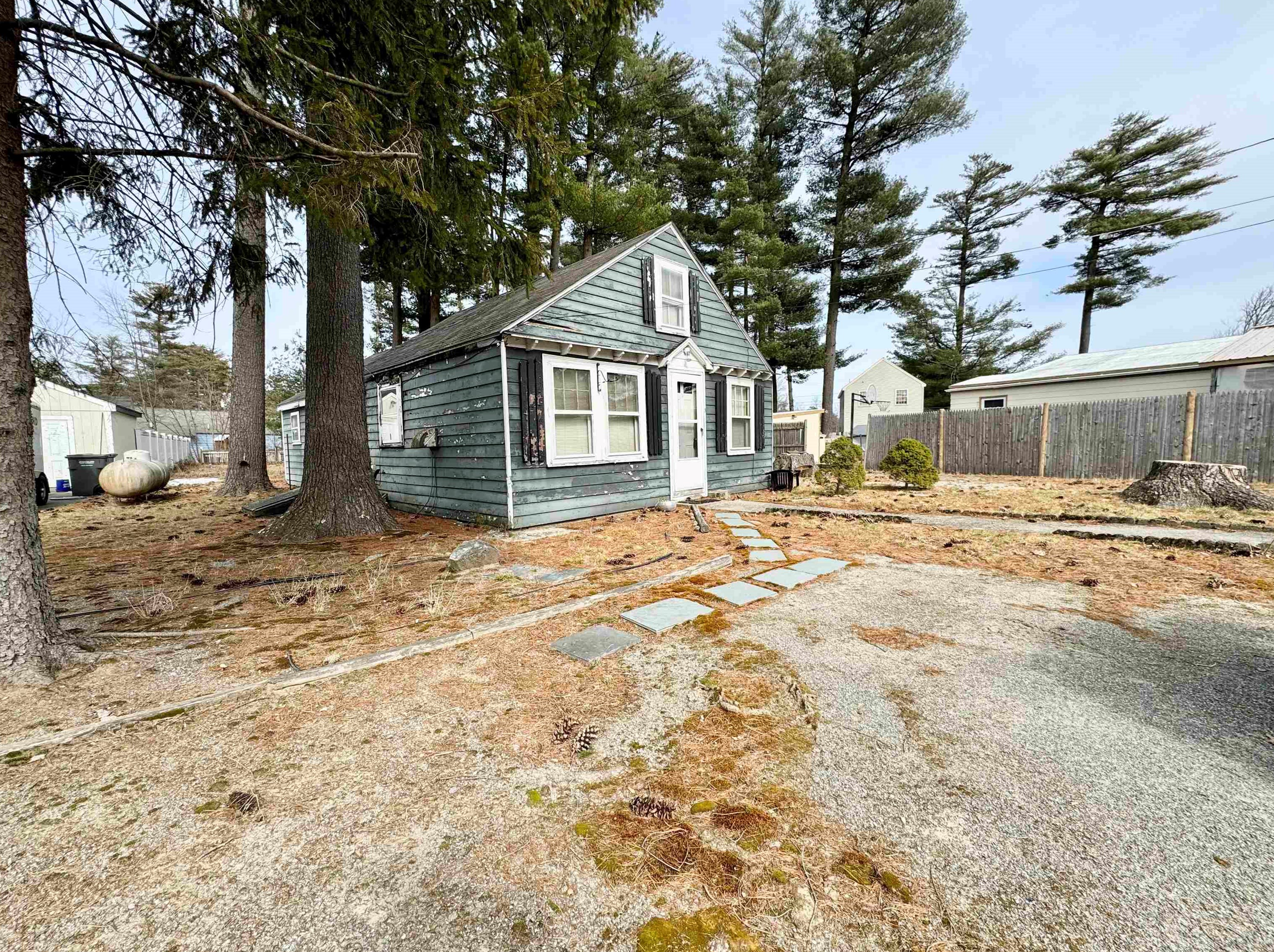 3 Lyndale Ave, Salem, NH 03079