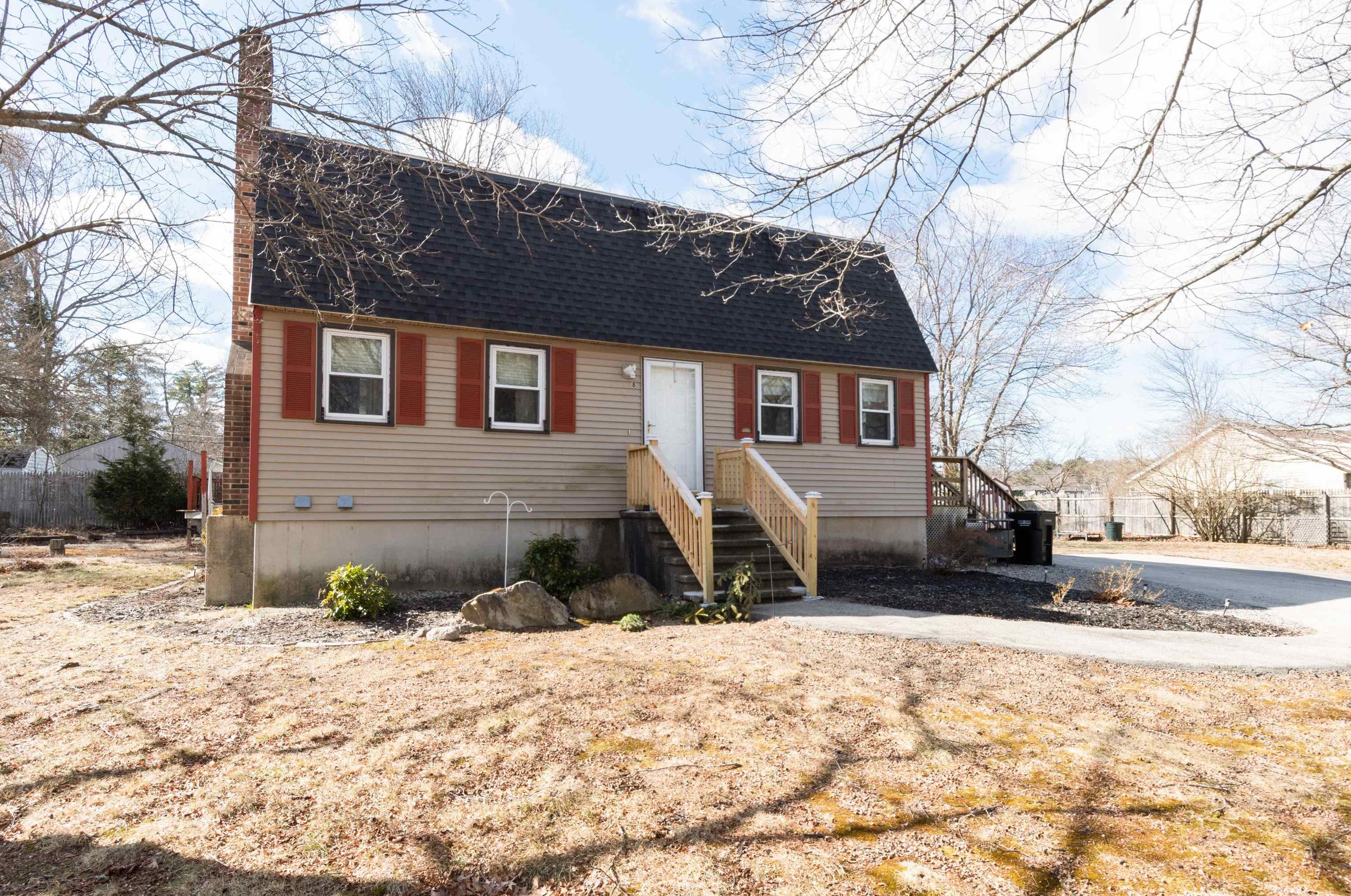 8 Edwards St, Salem, NH 03079-1319