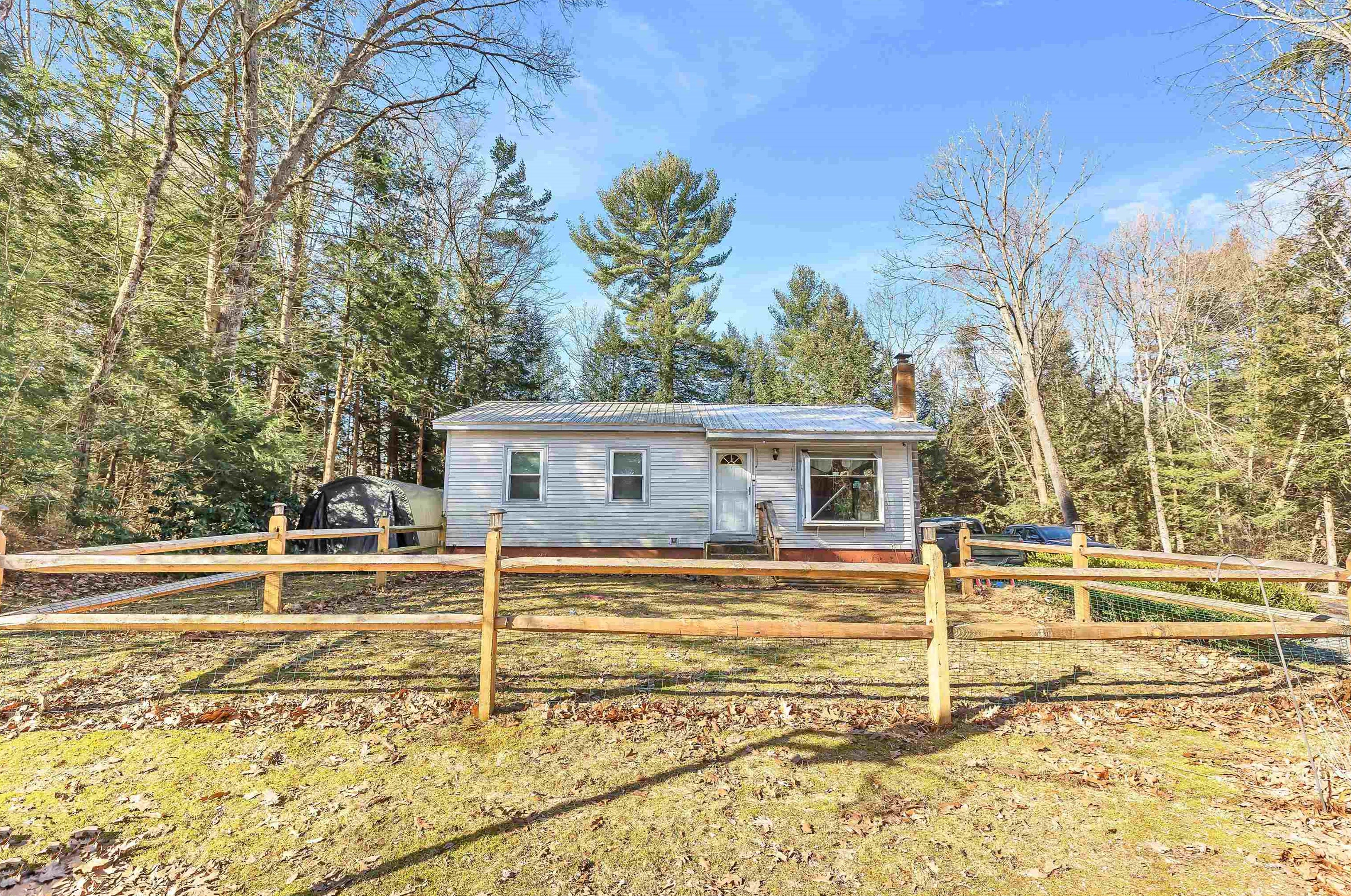 11 Hastings Cir, Hinsdale, NH 03451-2003