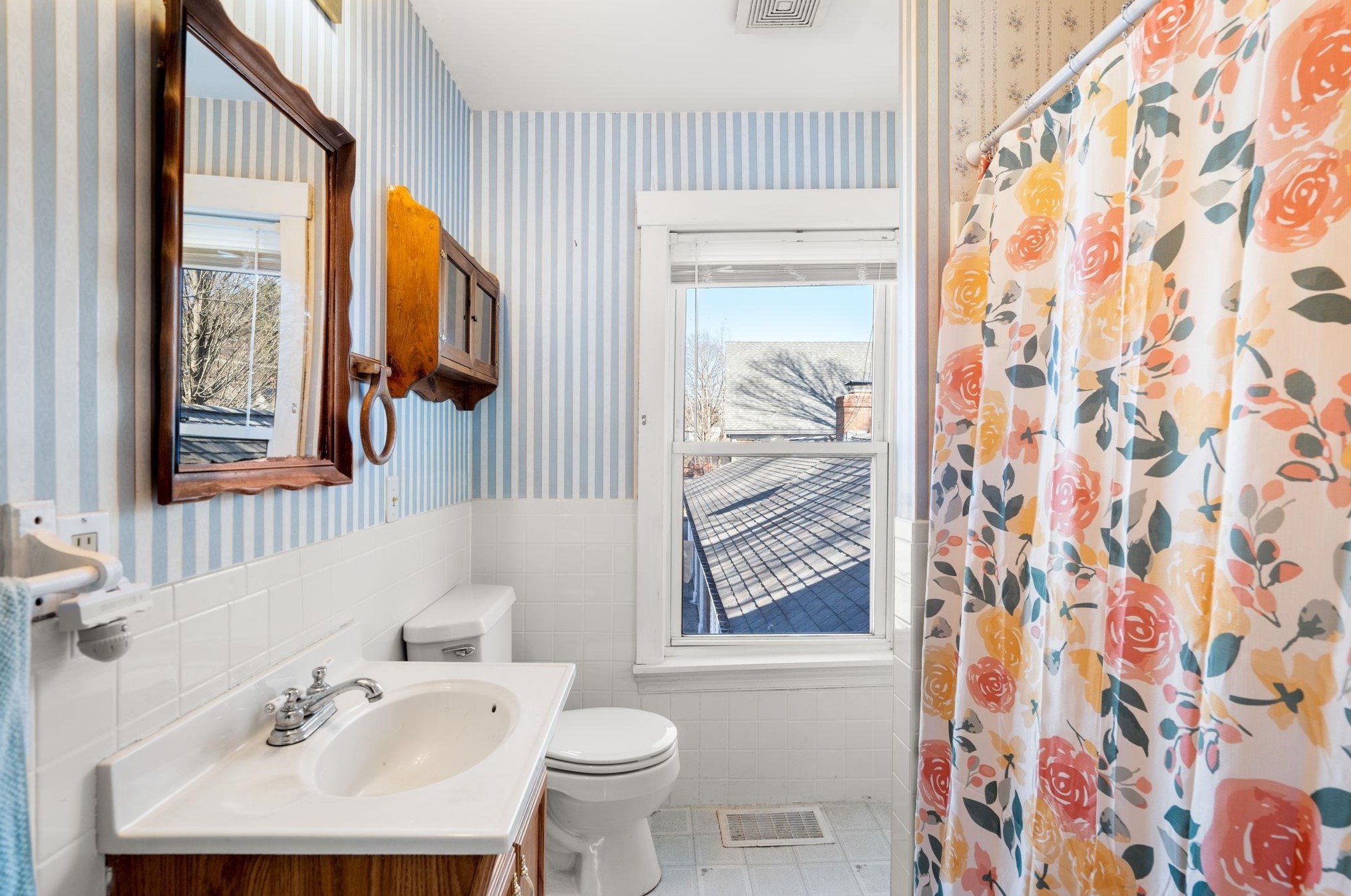 38 Main St, Newton NH  03858-3304 exterior