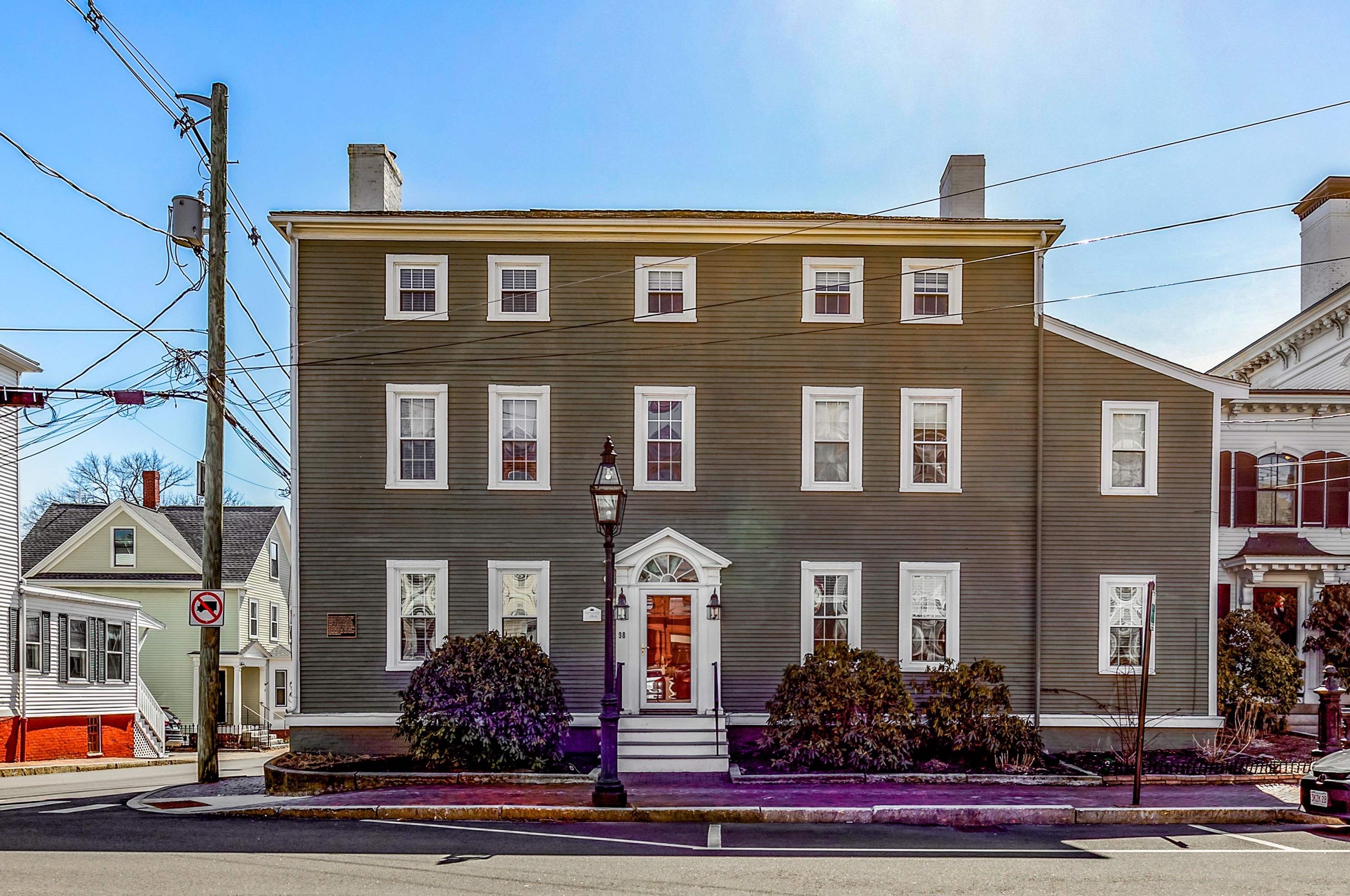 98 Court St #5, Portsmouth, NH 03801