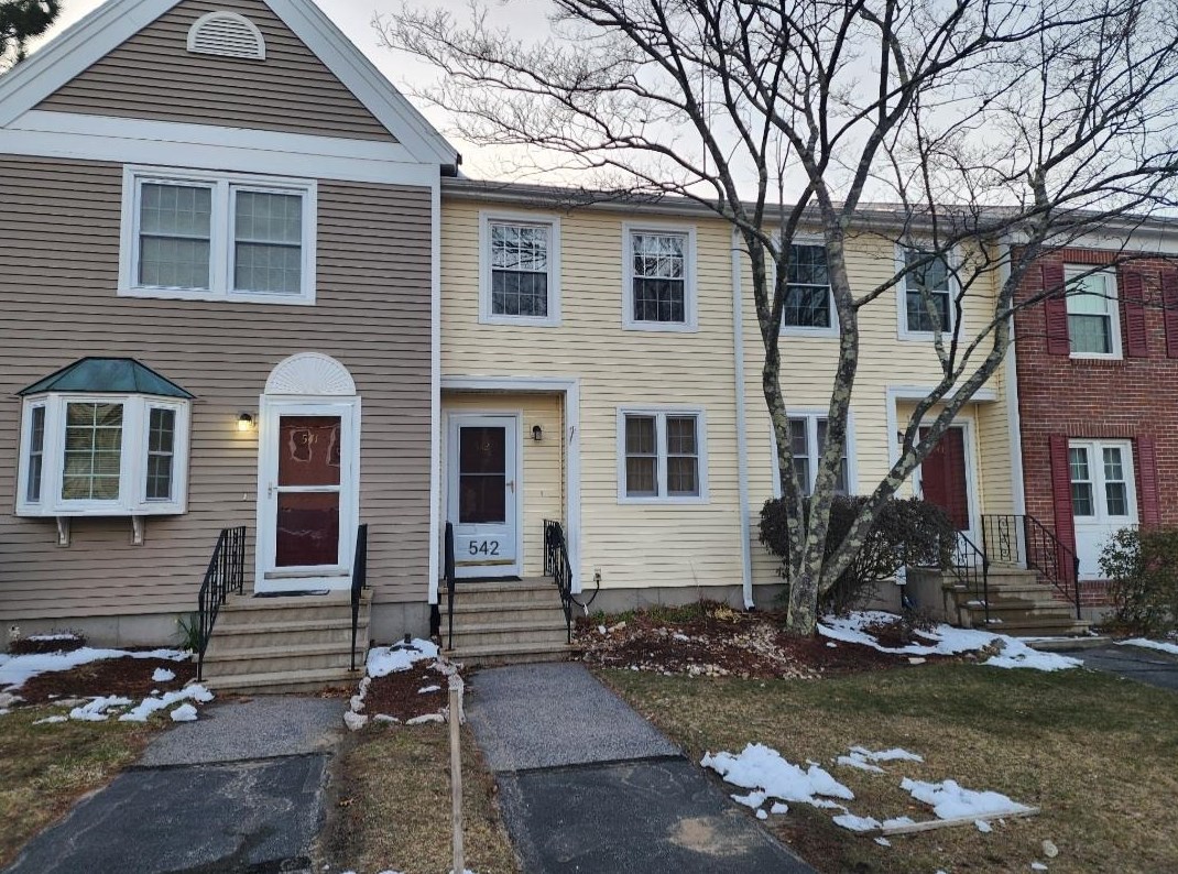 542 Fox Hollow Way, Manchester NH  03104-6474 exterior