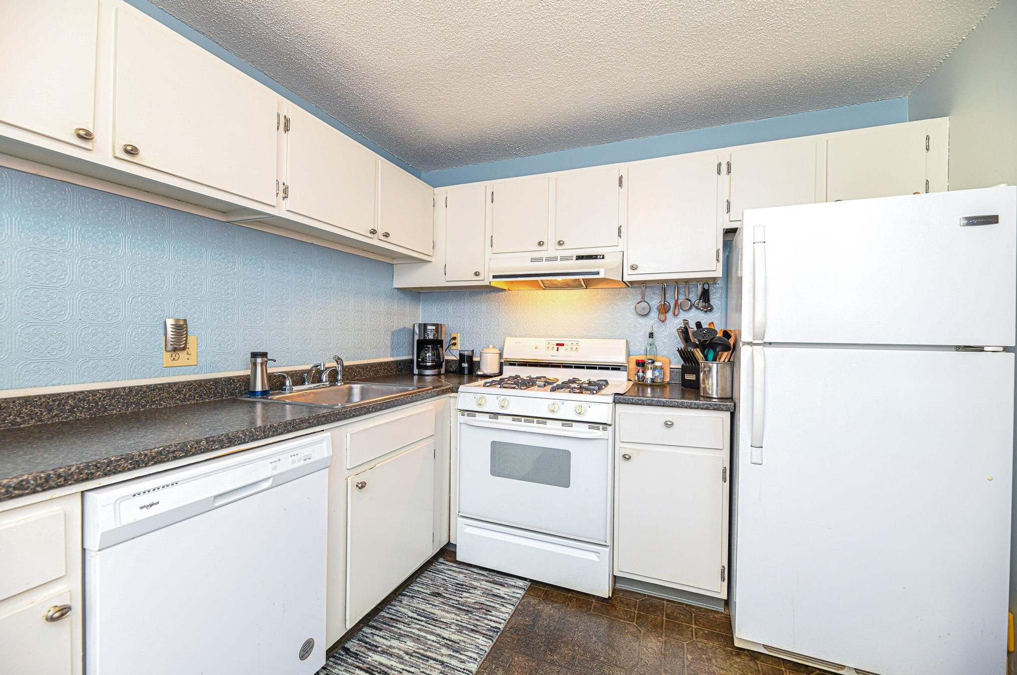 1 Brookside Dr #12, Kensington, NH 03833