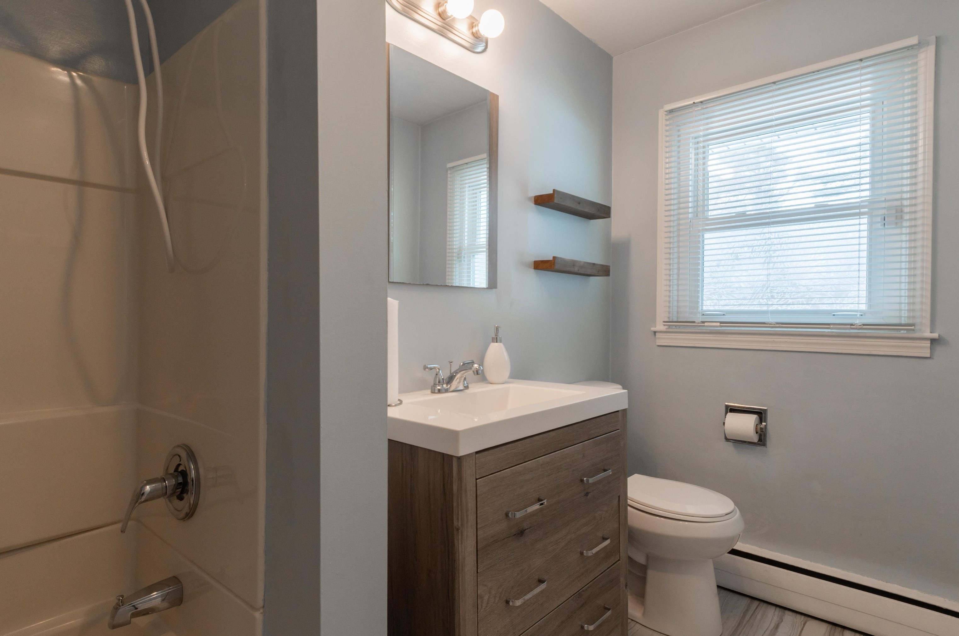 131 Huse Rd, Manchester NH  03103-3000 exterior