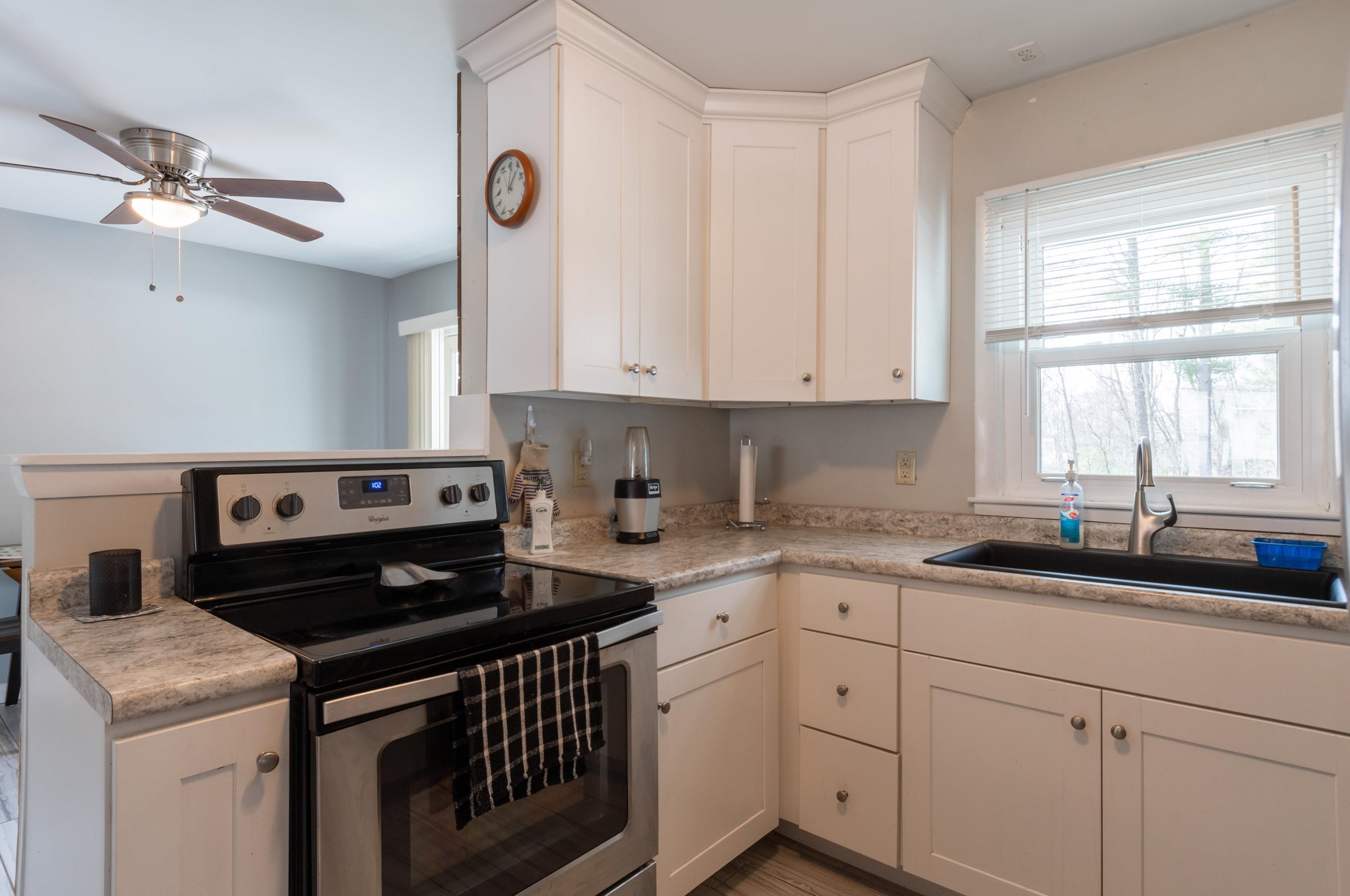 131 Huse Rd, Manchester NH  03103-3000 exterior