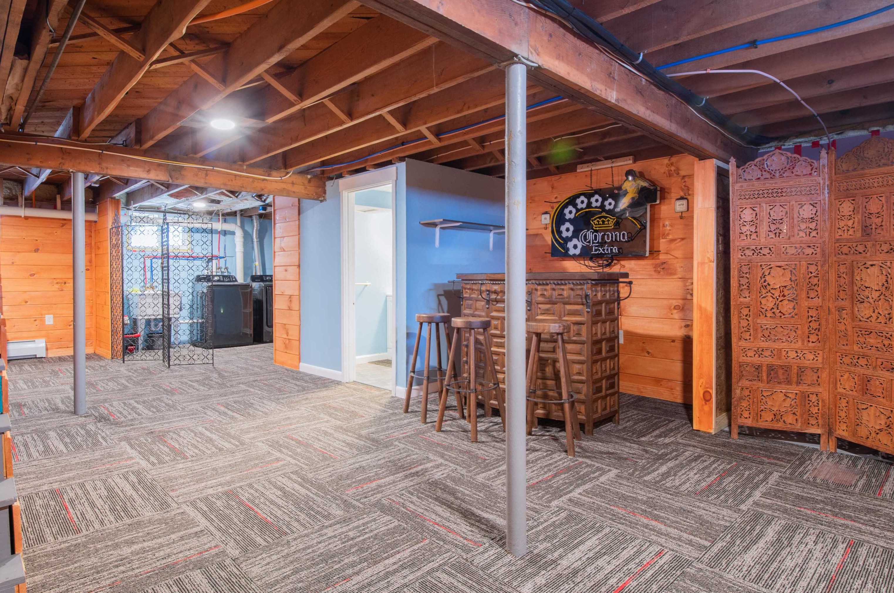 131 Huse Rd, Manchester NH  03103-3000 exterior