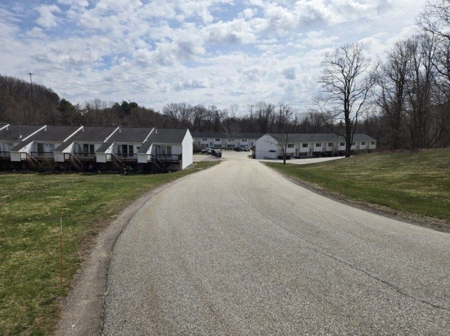 879 Mammoth Rd, Manchester NH  03109-5012 exterior