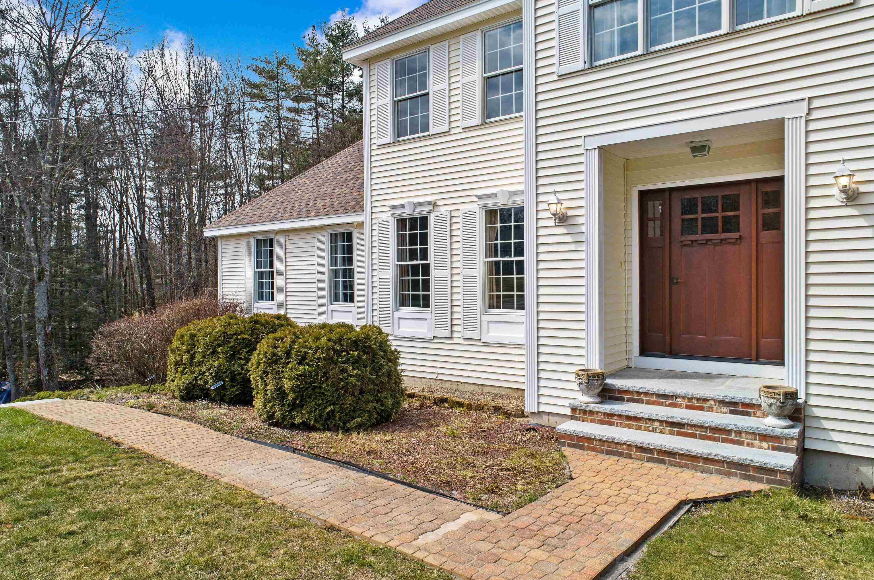 322 Meadow Fox Ln, Chester, NH 03036