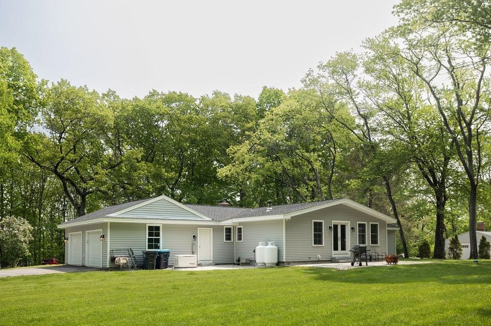 67 Depot Rd, Stratham NH  03885-2127 exterior