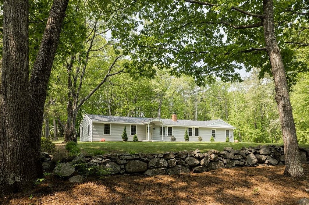 67 Depot Rd, Stratham NH  03885-2127 exterior
