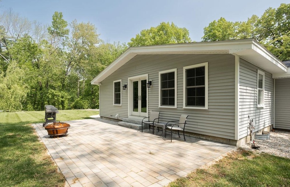 67 Depot Rd, Stratham NH  03885-2127 exterior