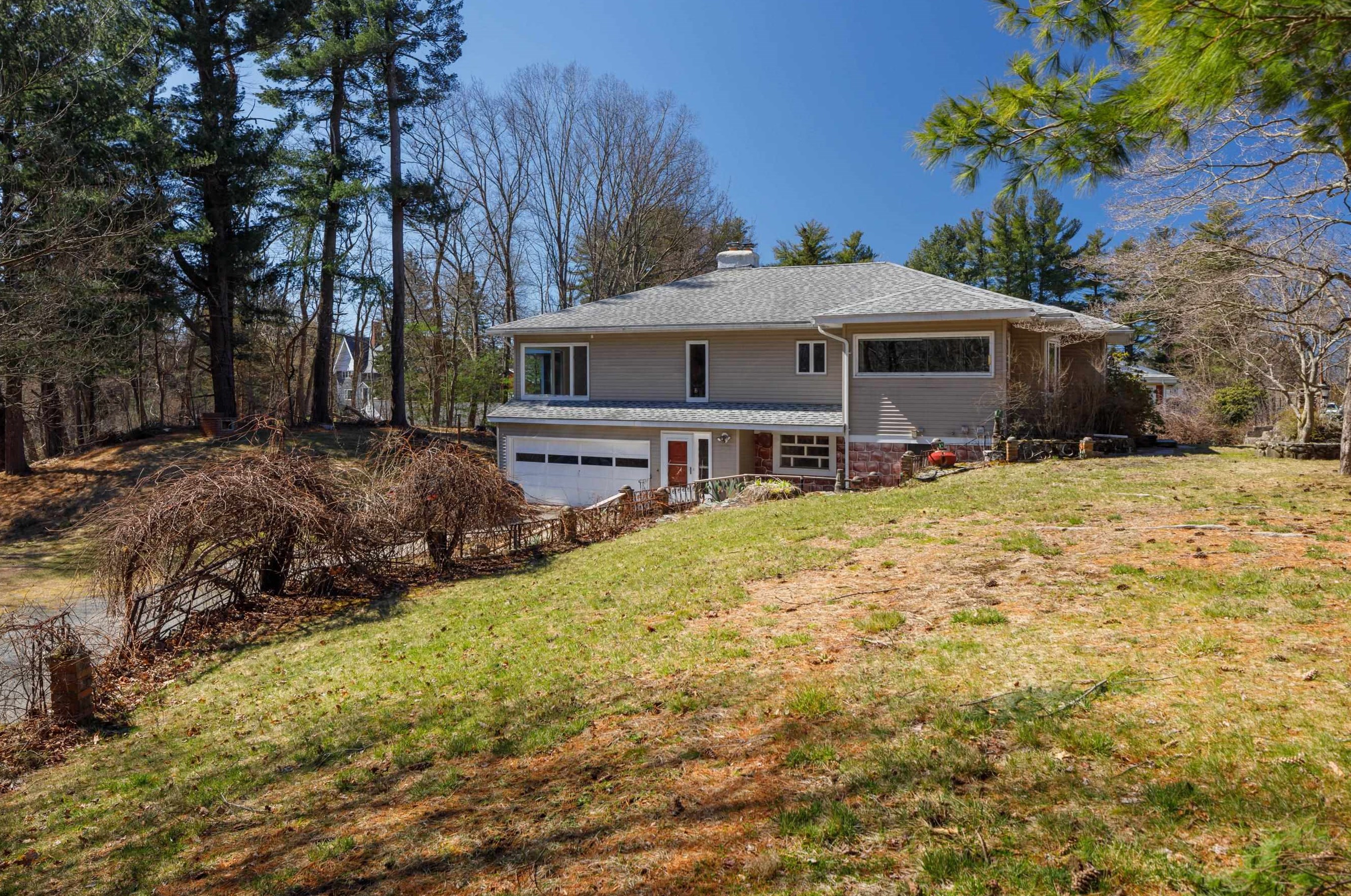 96 Pond St, Salem, NH 03079