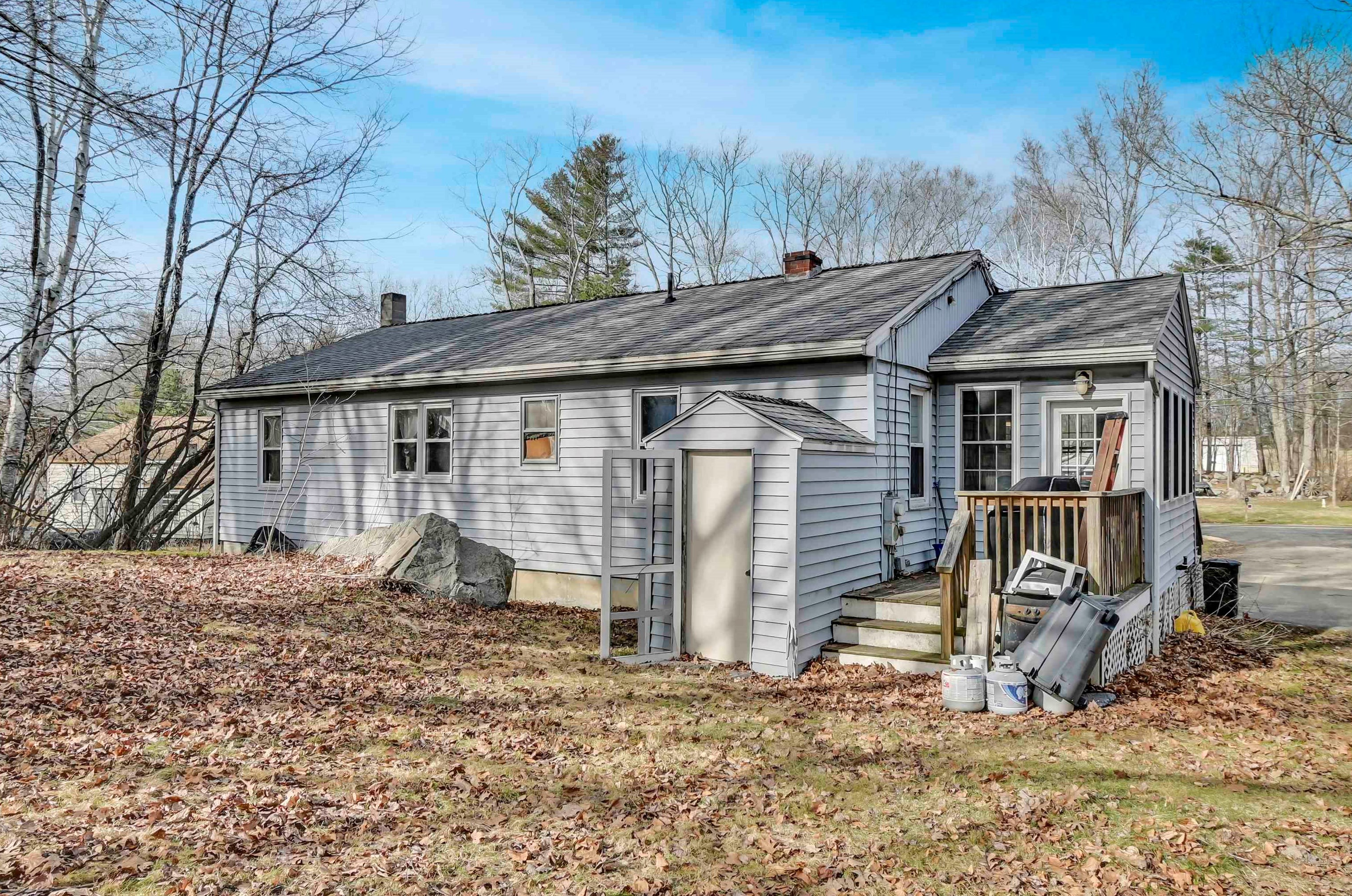 16 New Rd, Newmarket, NH 03857