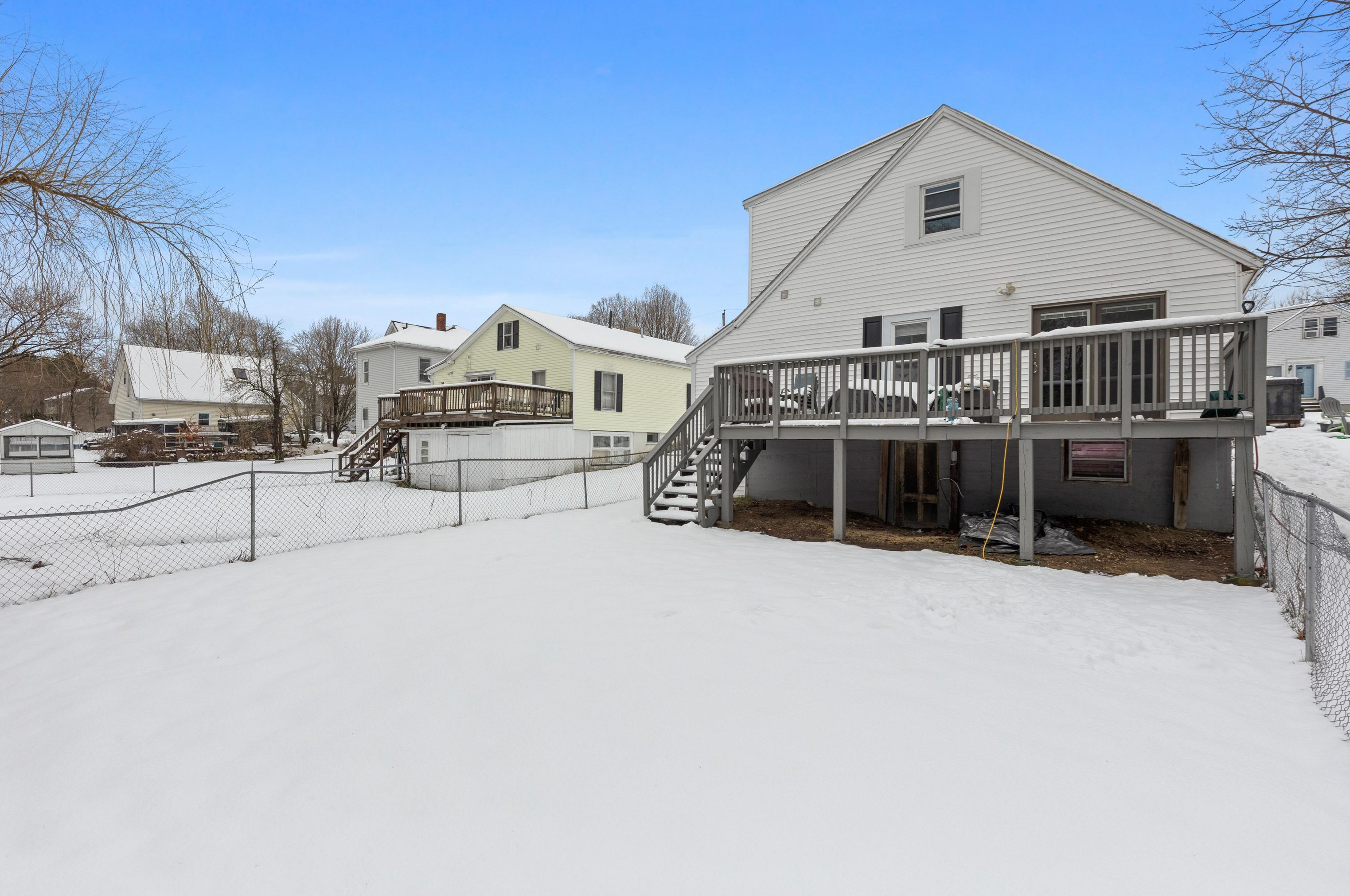 63 Garvin Ave, Manchester NH  03109-5519 exterior