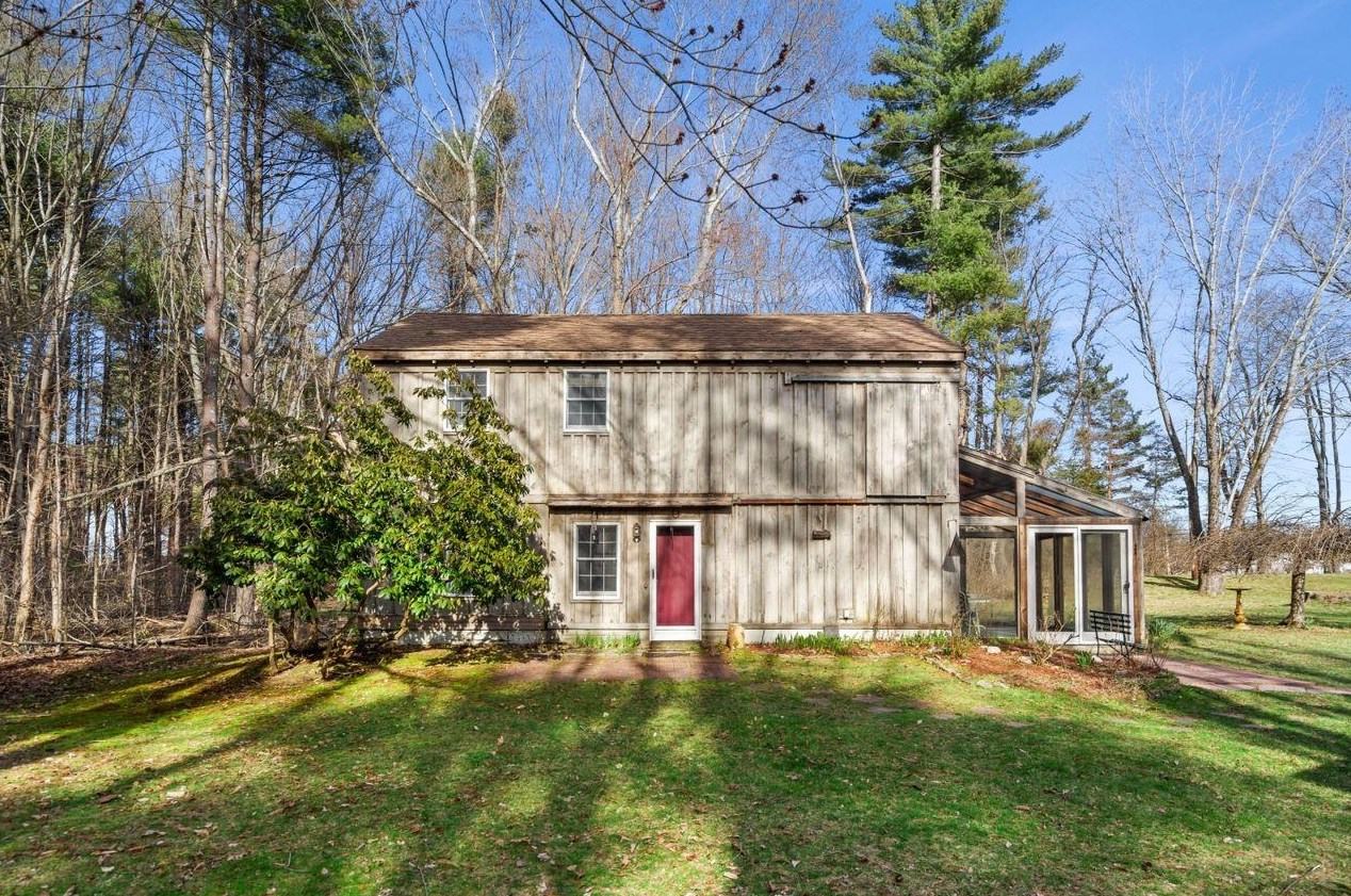 25 Frying Pan Ln, Stratham, NH 03885