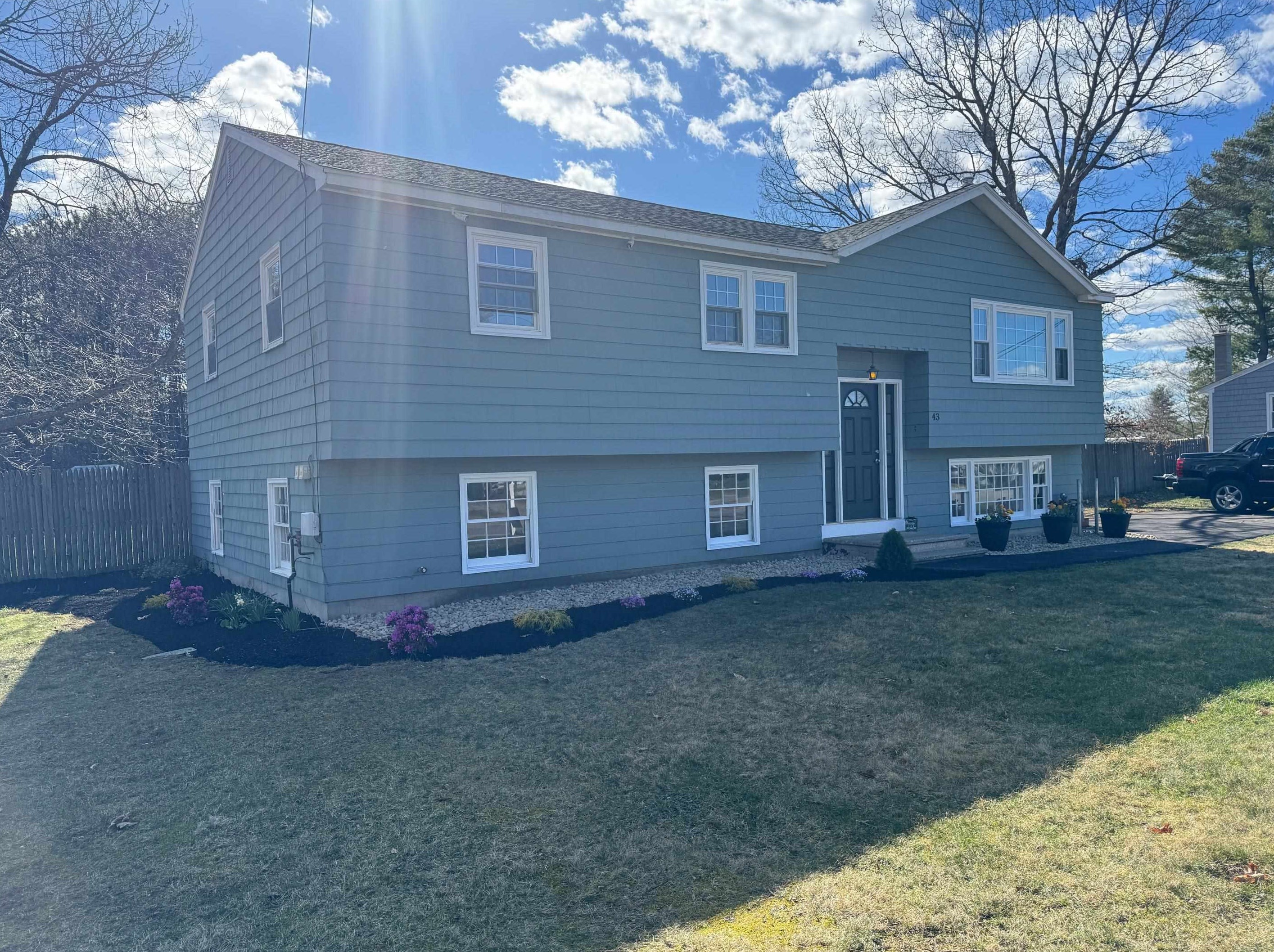 43 Salmon Falls Rd, Rochester NH  03868-8620 exterior