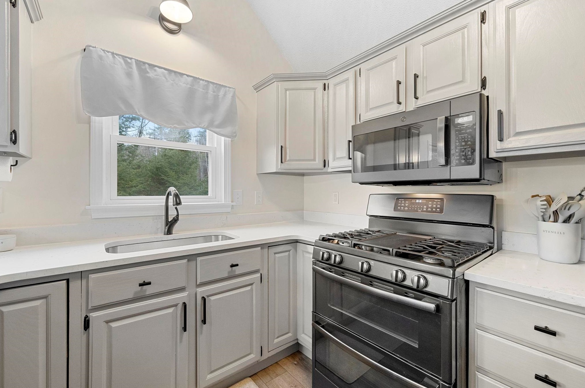30 Westminster Dr, Fitzwilliam NH  03447-3542 exterior
