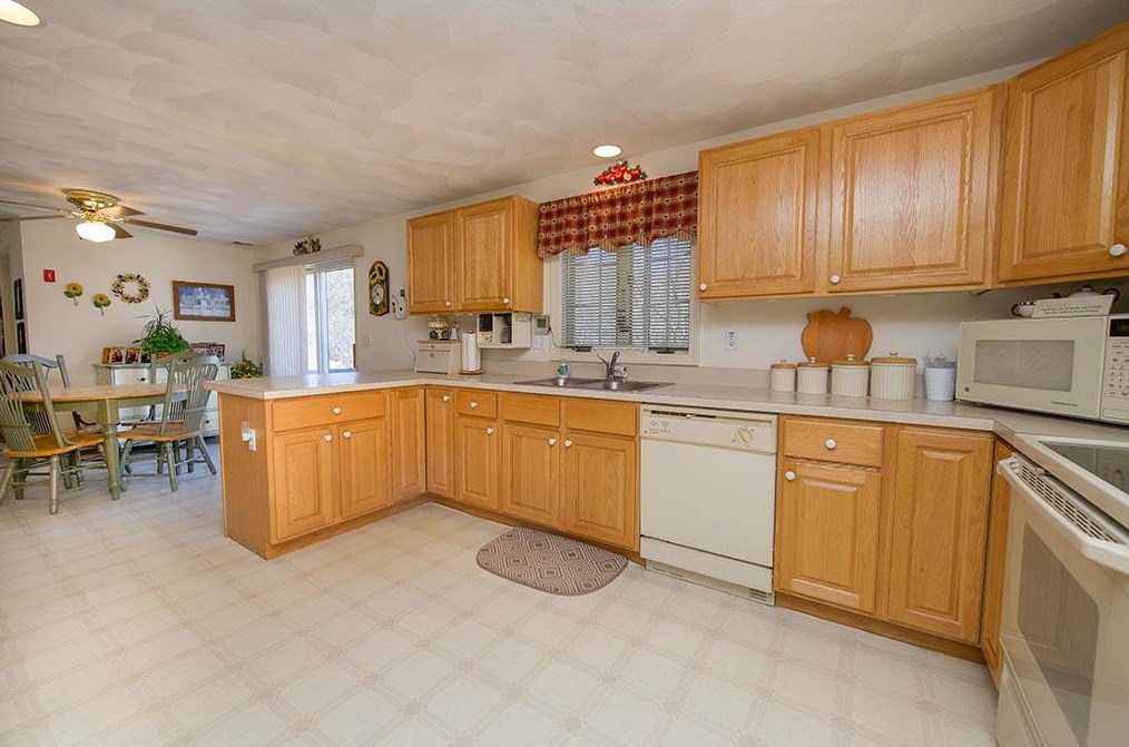 4 Erin Ln, Salem, NH 03079