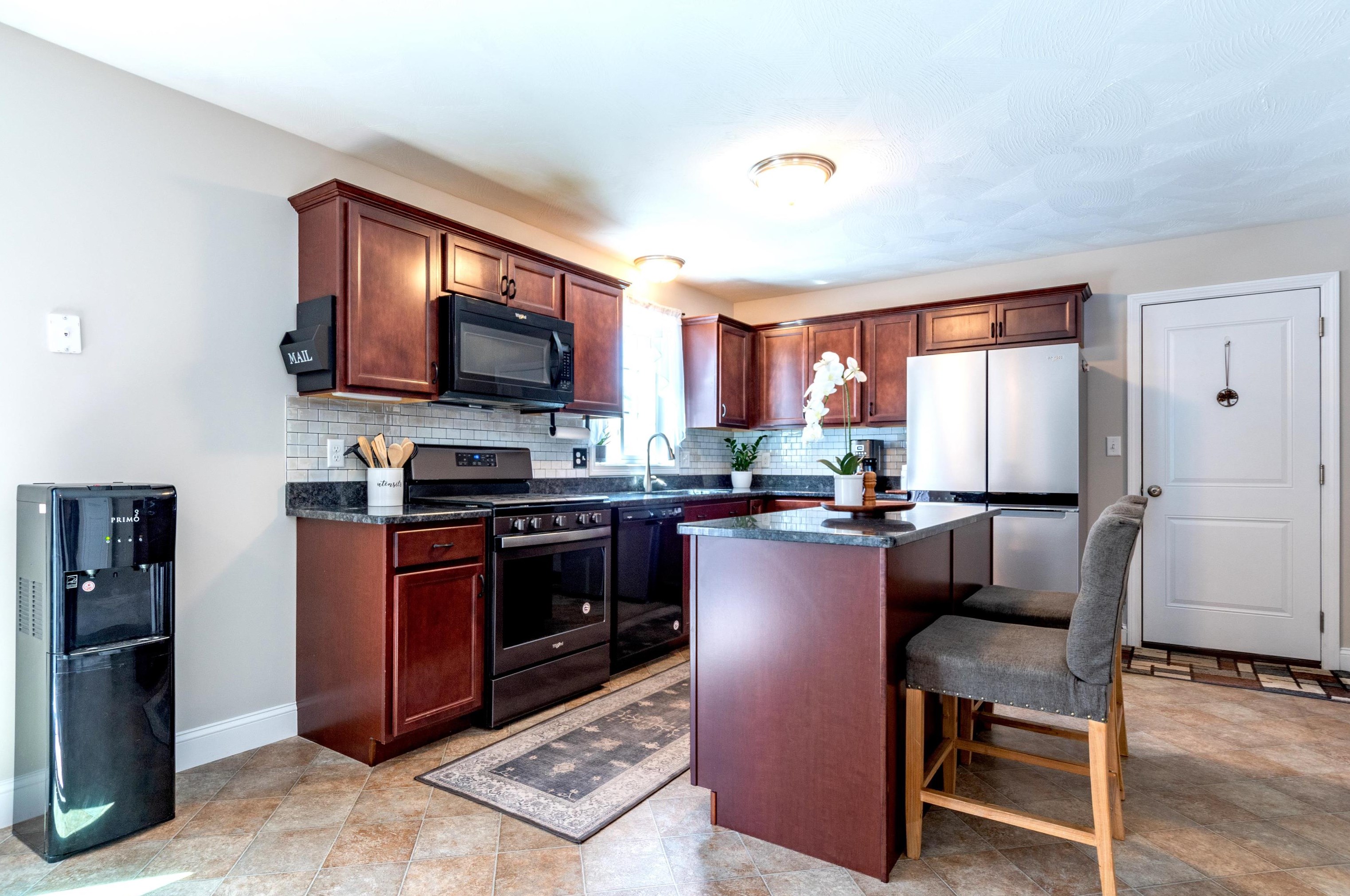 127 University Cir, Manchester, NH 03106