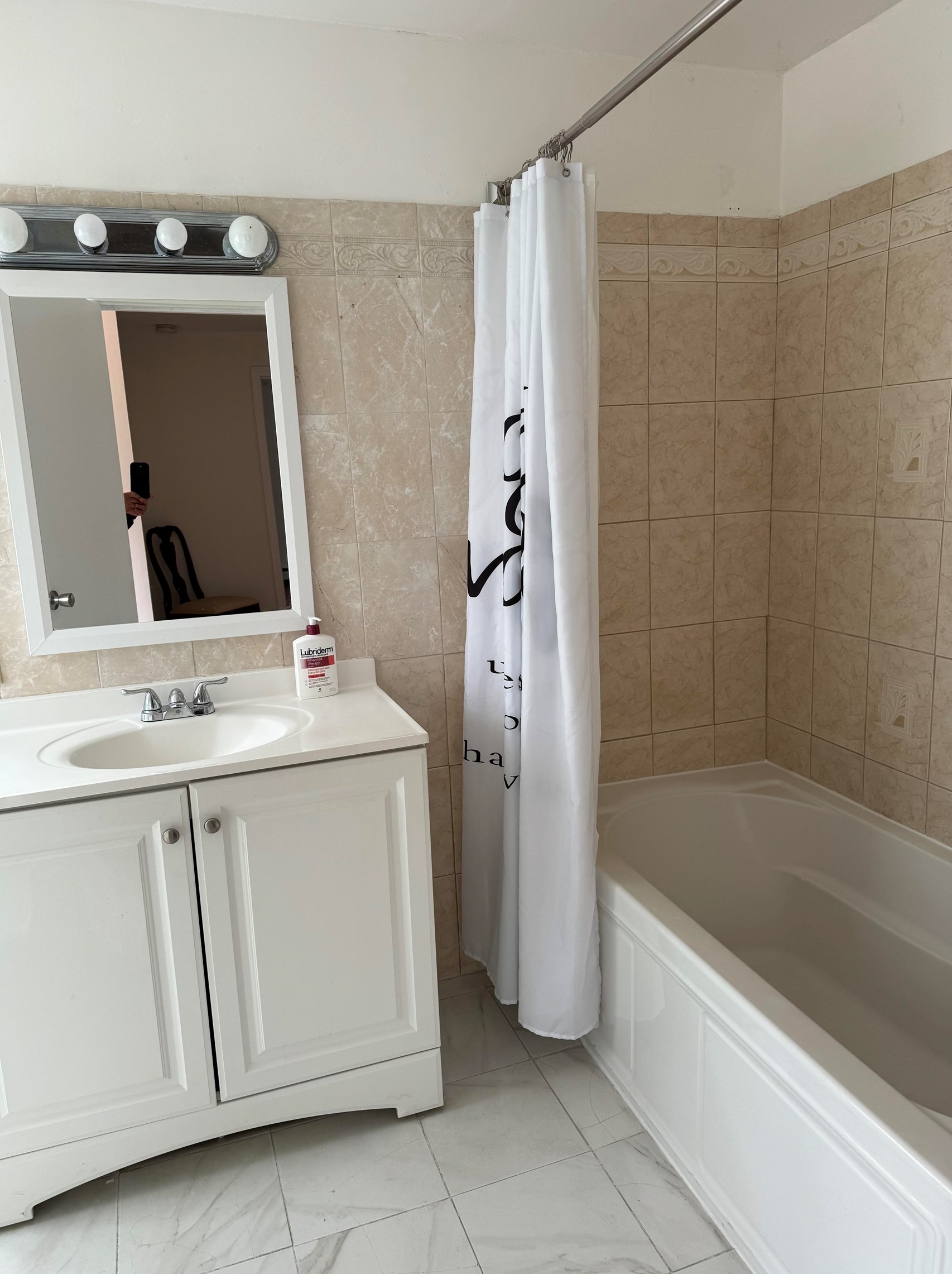 265 Dunbarton Rd, Manchester NH  03102-2596 exterior