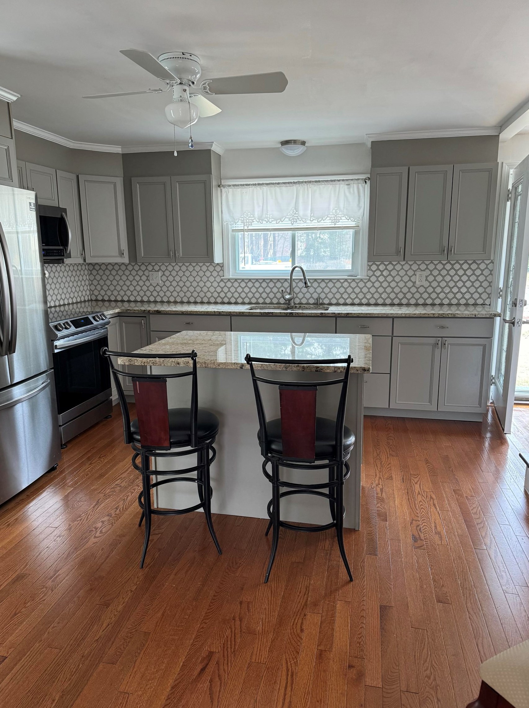 265 Dunbarton Rd, Manchester NH  03102-2596 exterior