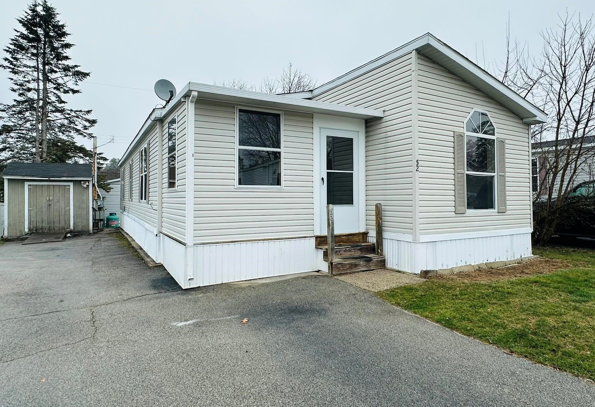 30 Kendall Pond Rd #52, Derry, NH 03038