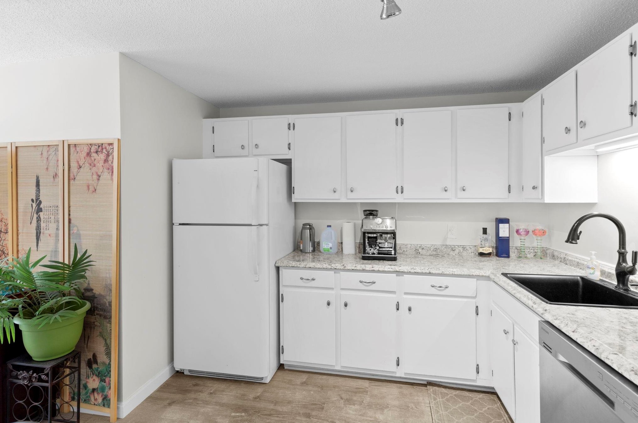 1012 White Cedar Blvd, Portsmouth, NH 03801-6531
