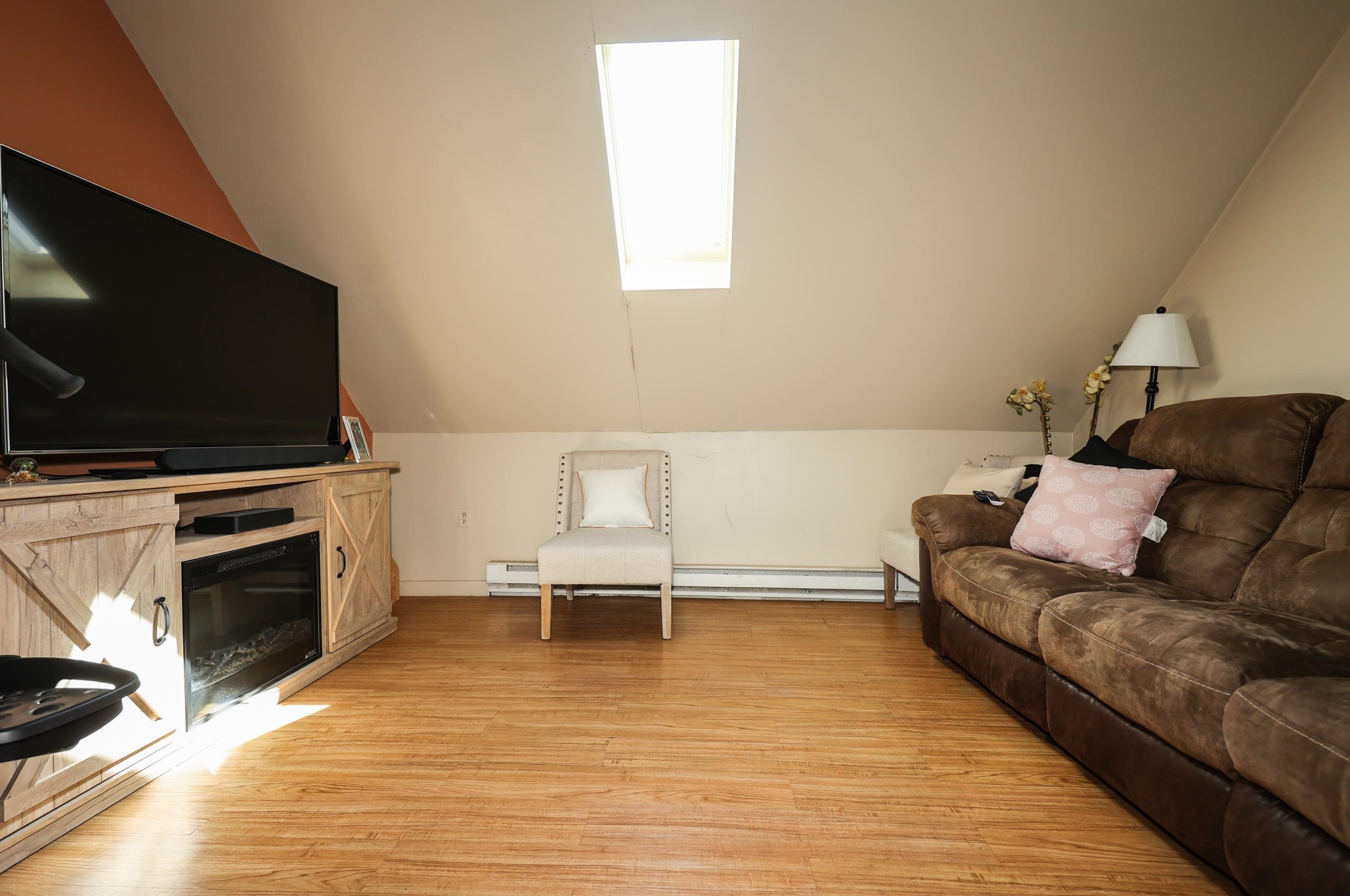 330 Spruce St, Manchester NH 03103-4812 exterior