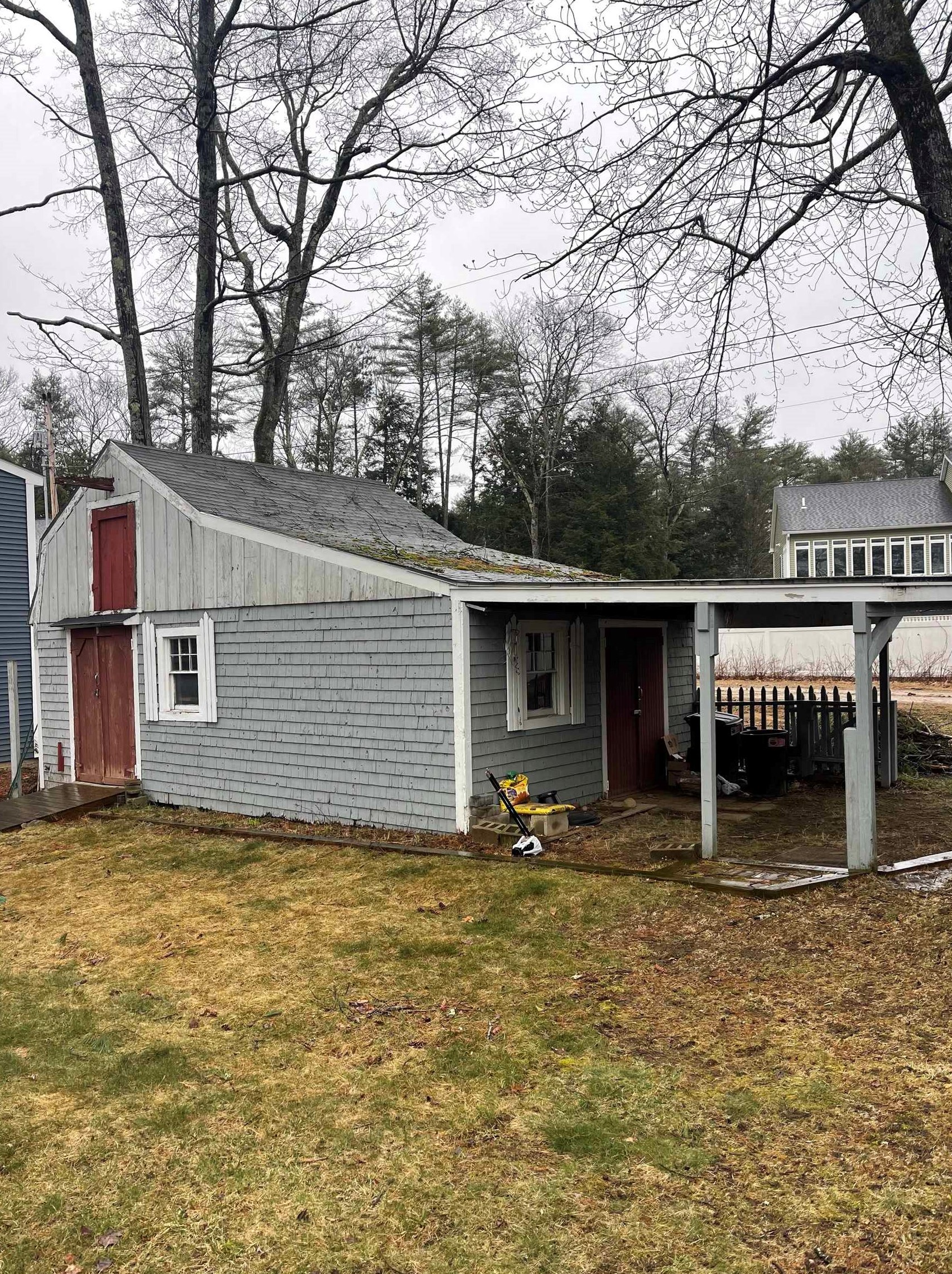 10 Lewis Dr, Deerfield NH  03037-1132 exterior
