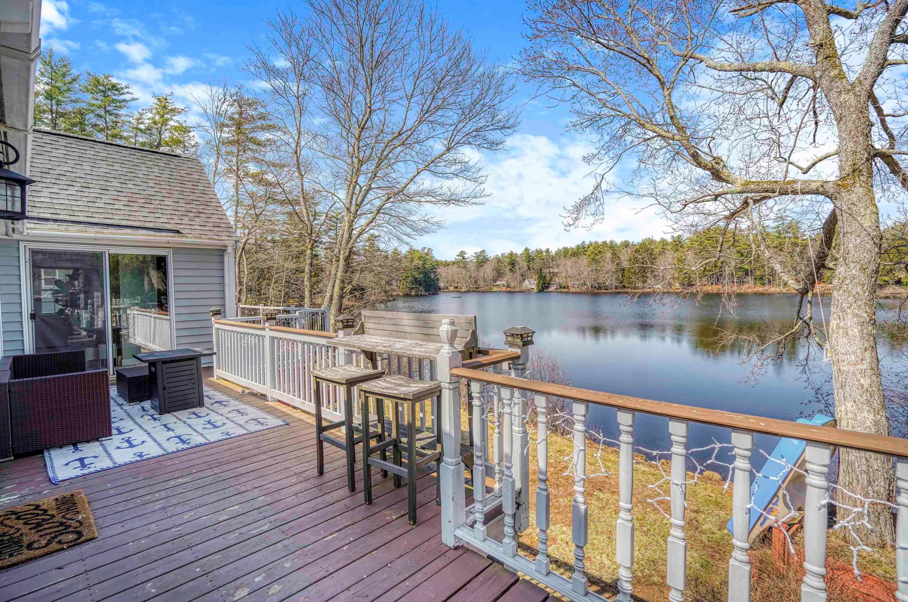 10 Lewis Dr, Deerfield NH  03037-1132 exterior