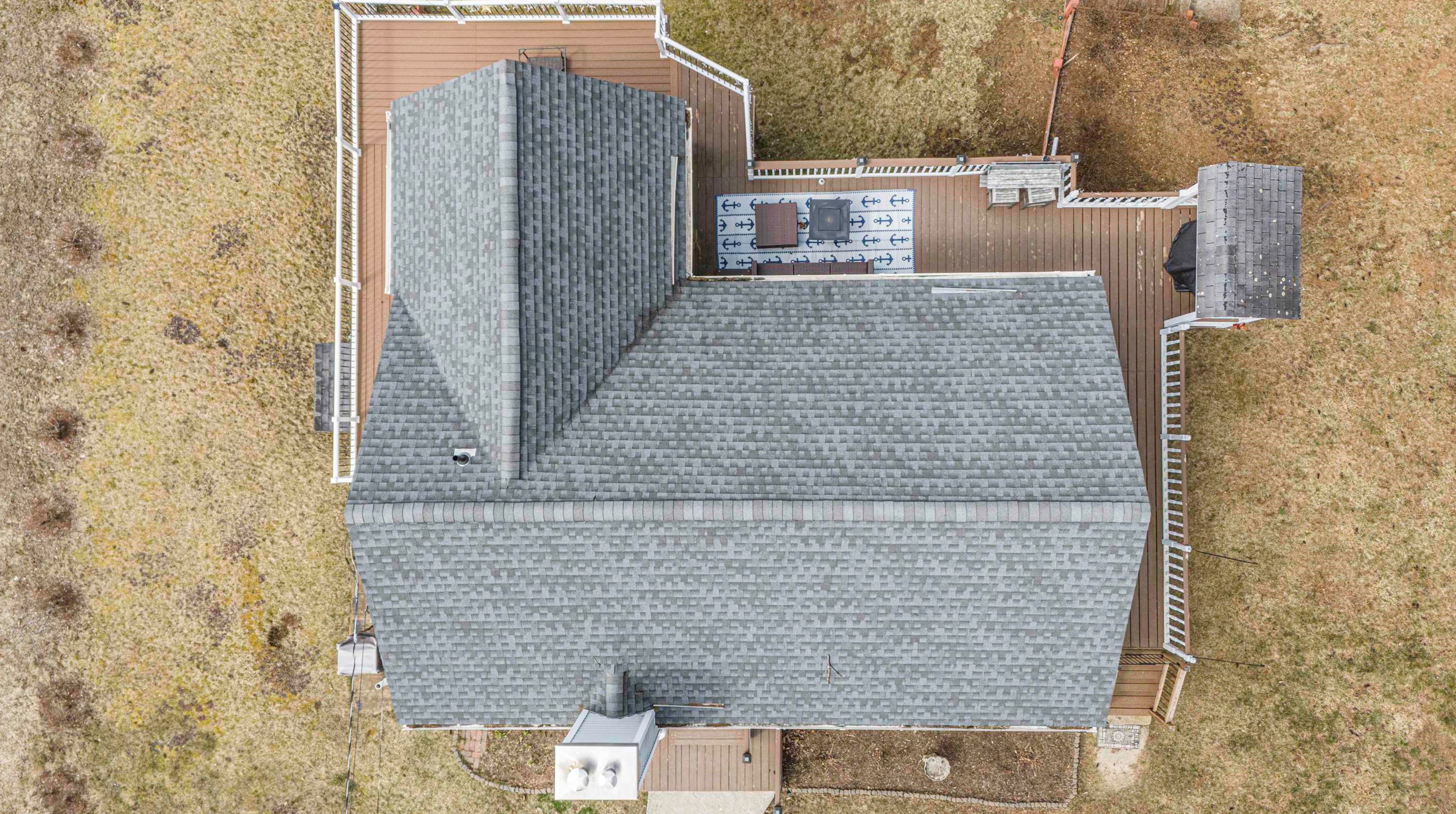 10 Lewis Dr, Deerfield NH  03037-1132 exterior