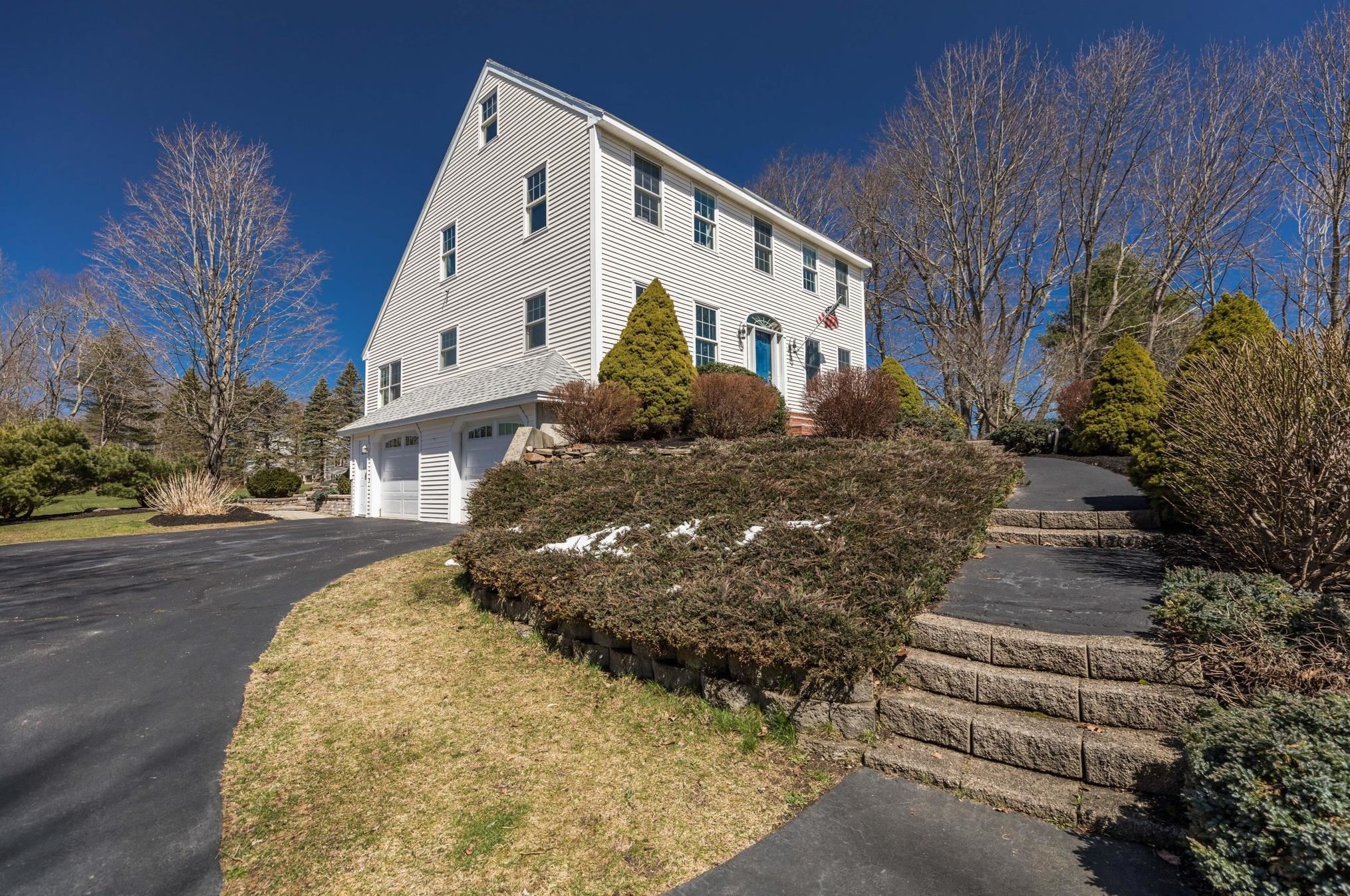 9 Madison Ave, Kingston, NH 03848-3138
