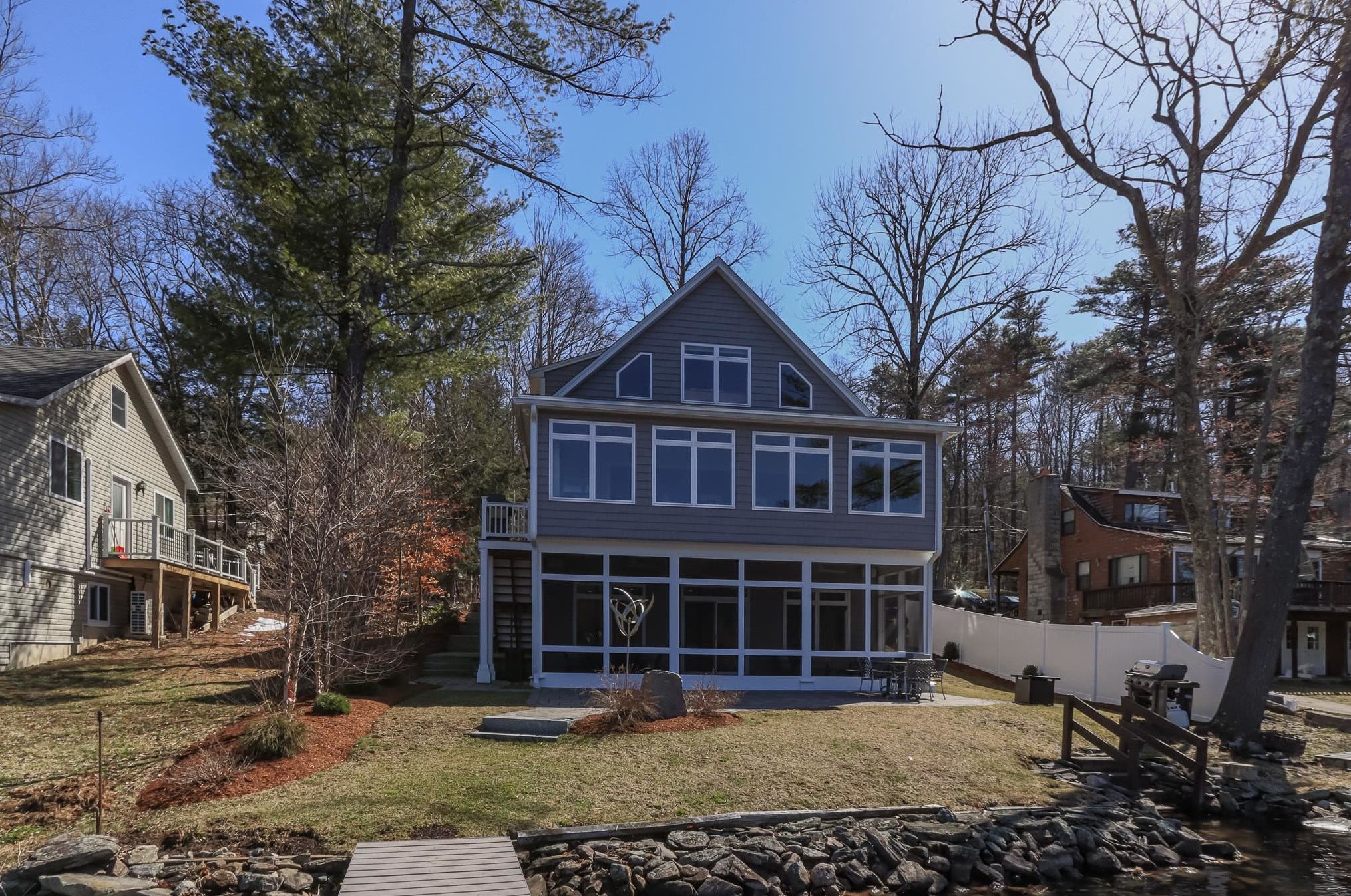 183 Mills Shore Dr, Hampstead, NH 03841