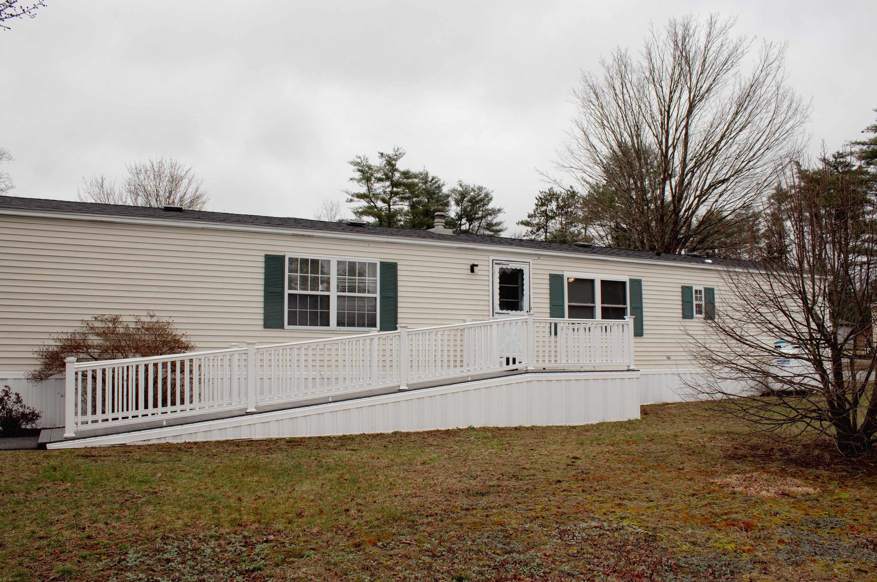 3 Brook Cir, Concord, NH 03307