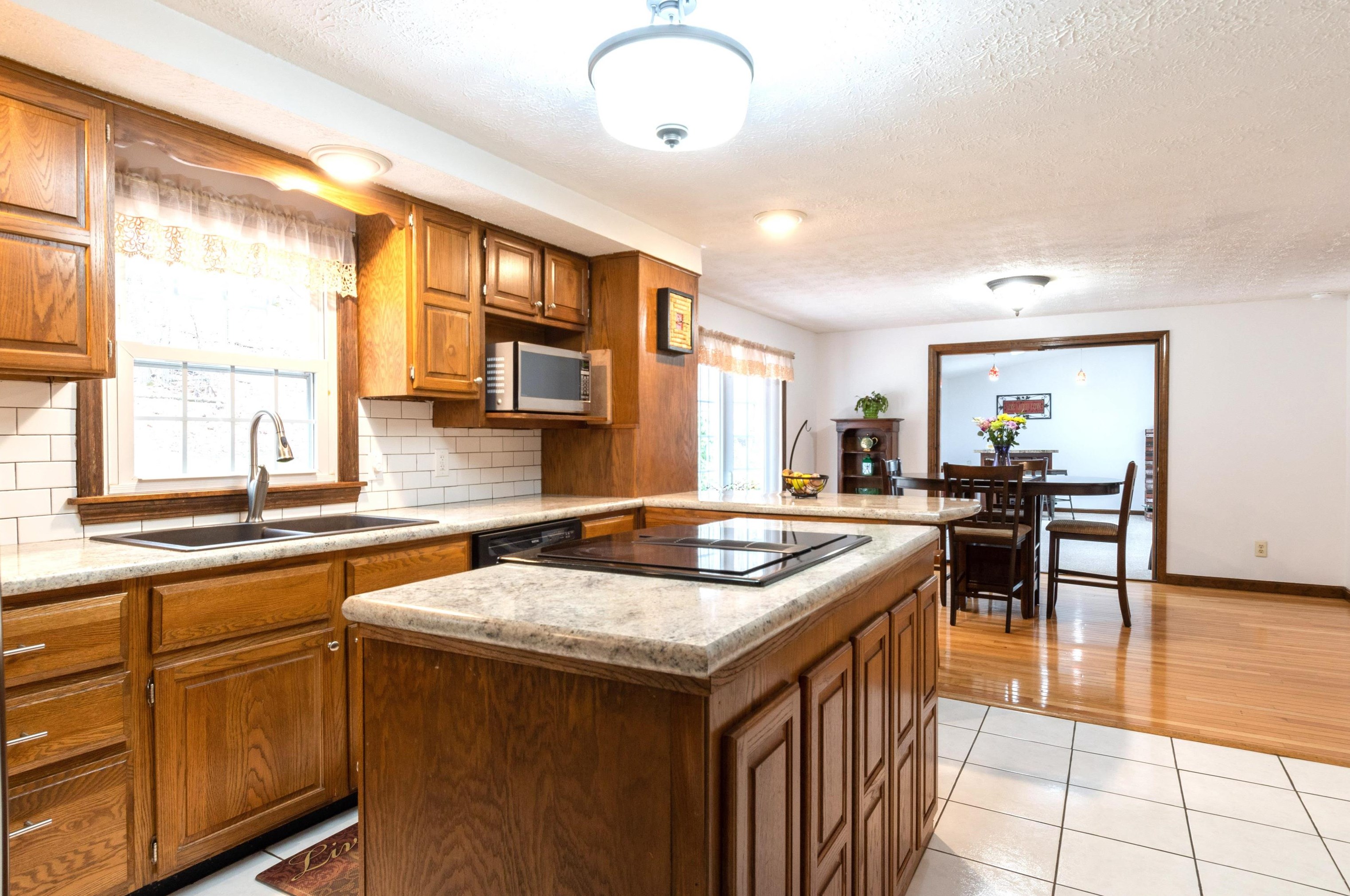 95 Linda Ln, Manchester, NH 03104